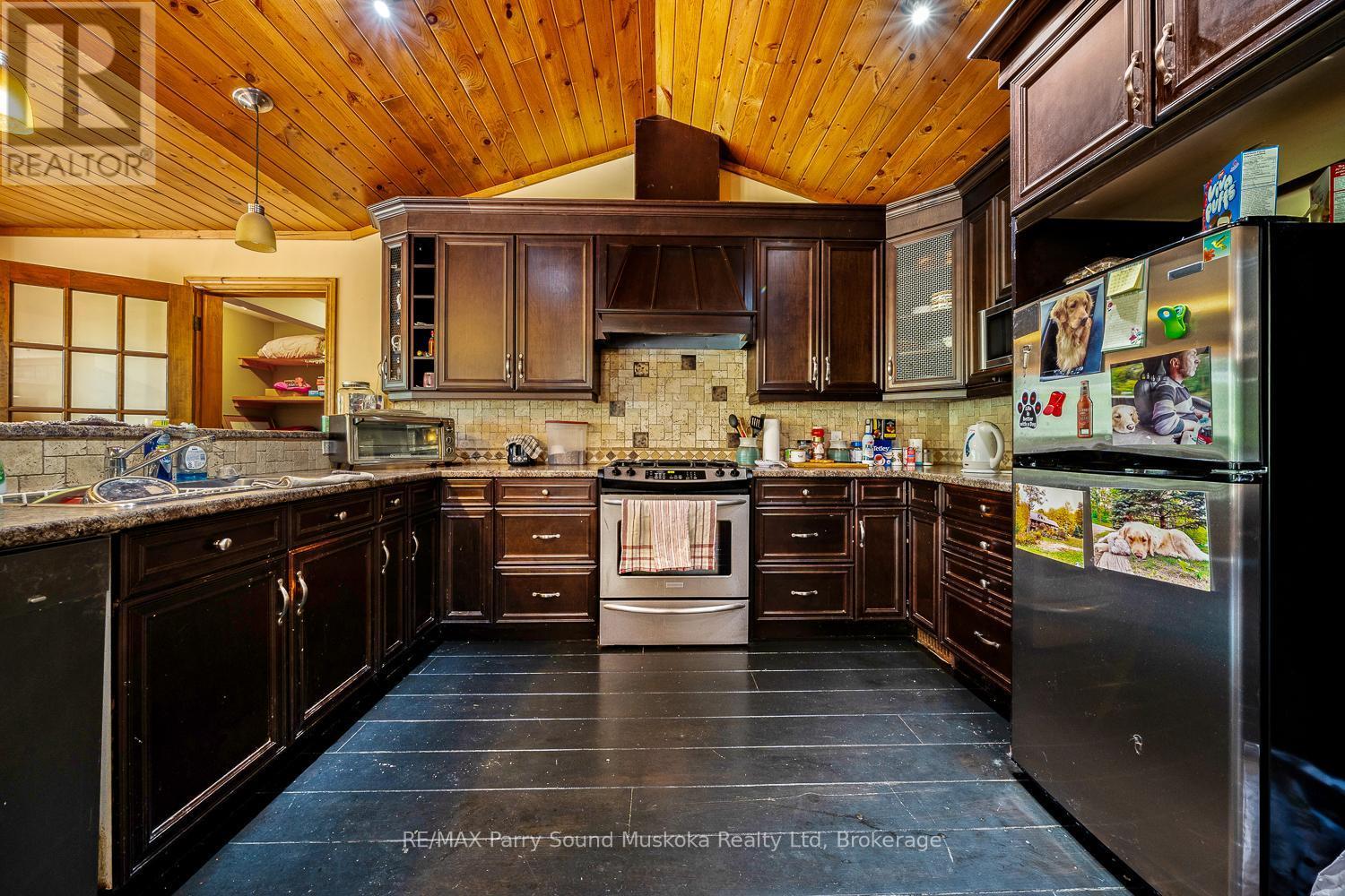 246 High Street, Georgian Bay (Freeman), ON - Indoor Photo Showing Kitchen
