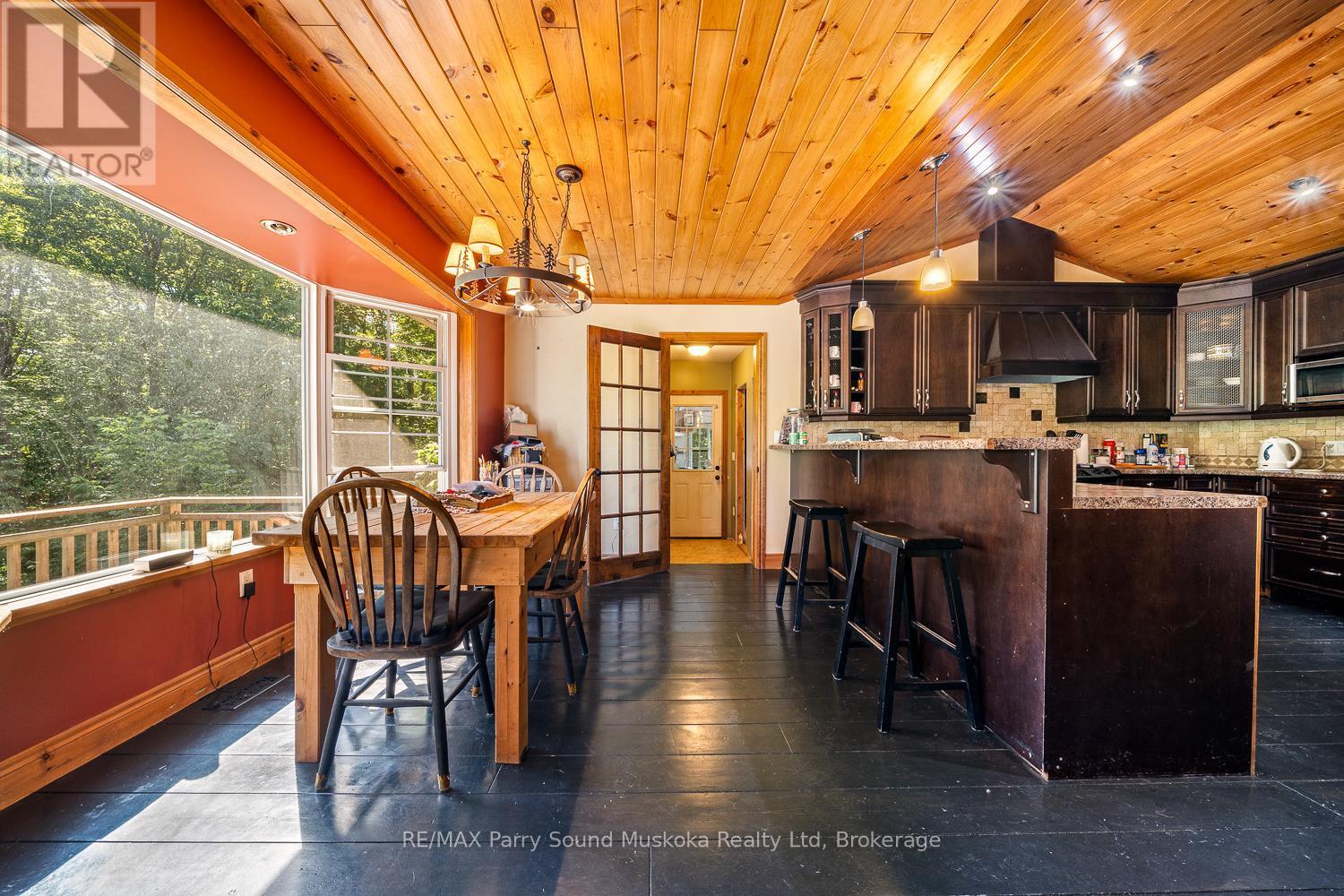 246 High Street, Georgian Bay (Freeman), ON - Indoor