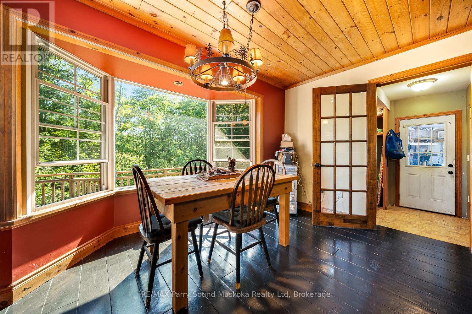 246 High Street, Georgian Bay (Freeman), ON - Indoor Photo Showing Dining Room