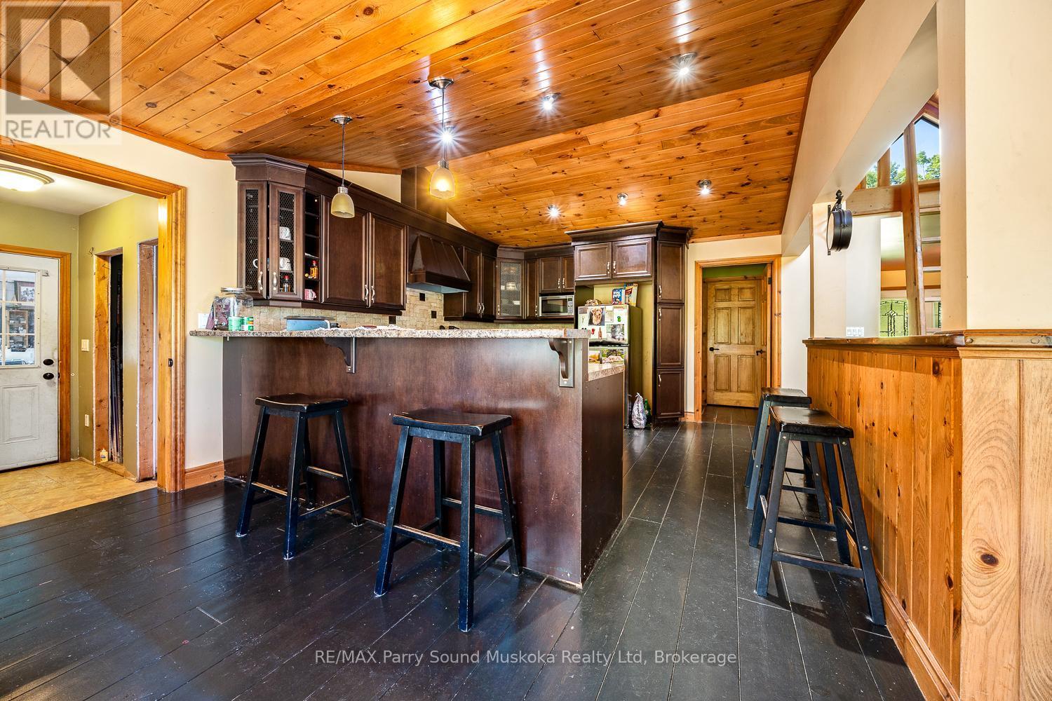 246 High Street, Georgian Bay (Freeman), ON - Indoor