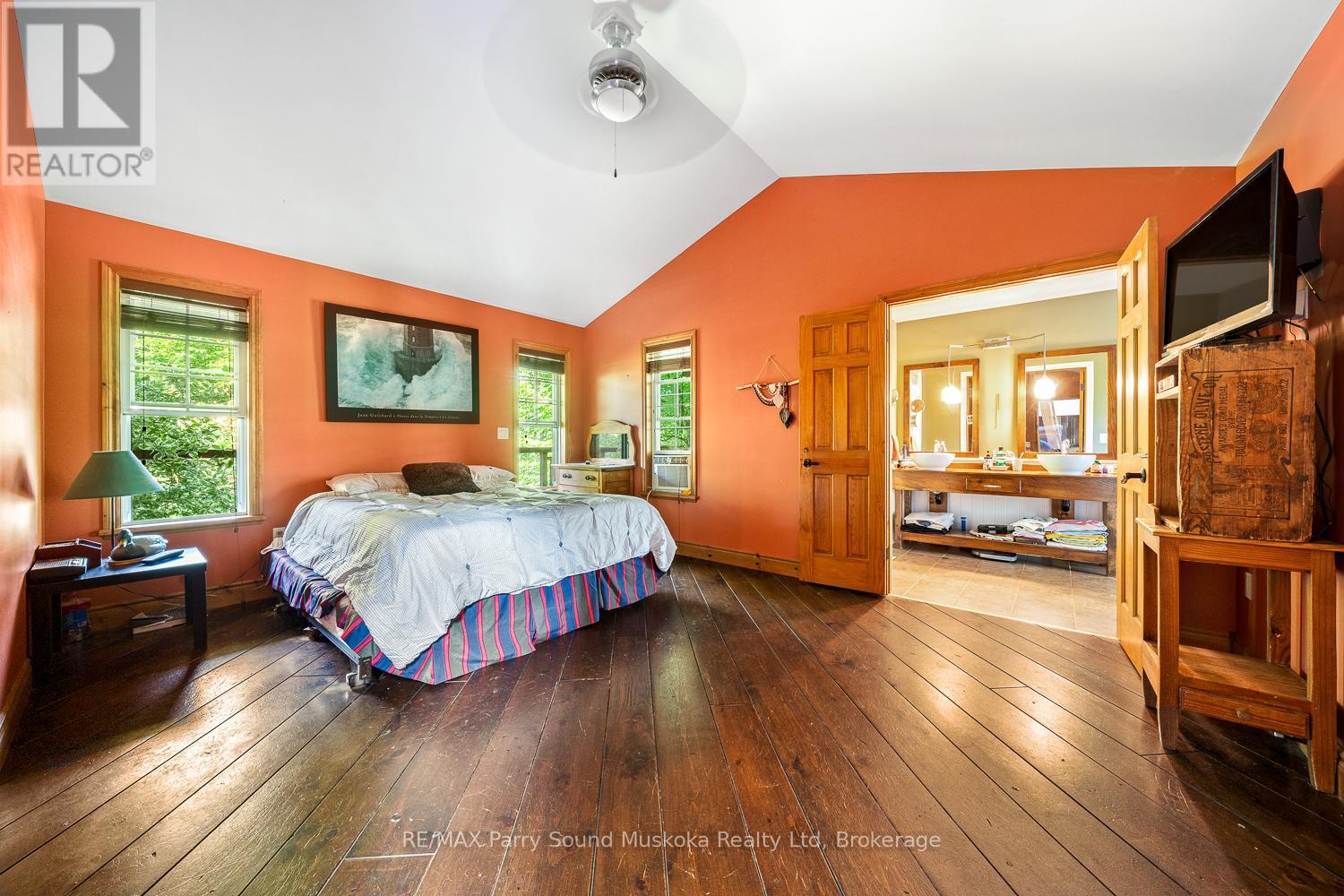 246 High Street, Georgian Bay (Freeman), ON - Indoor Photo Showing Bedroom