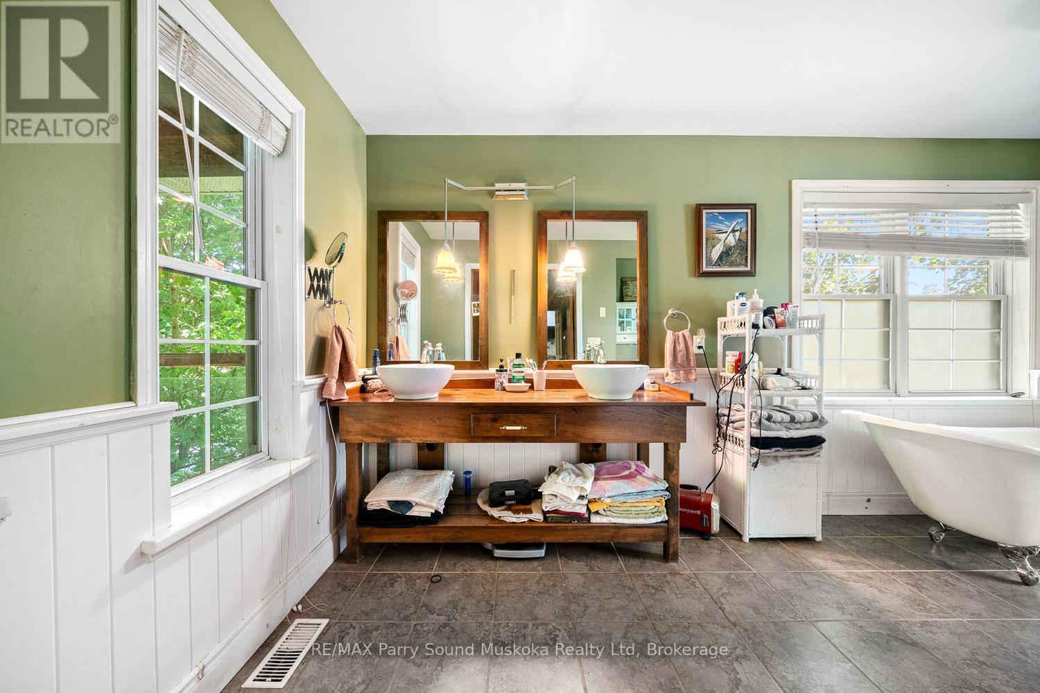 246 High Street, Georgian Bay (Freeman), ON - Indoor Photo Showing Bathroom