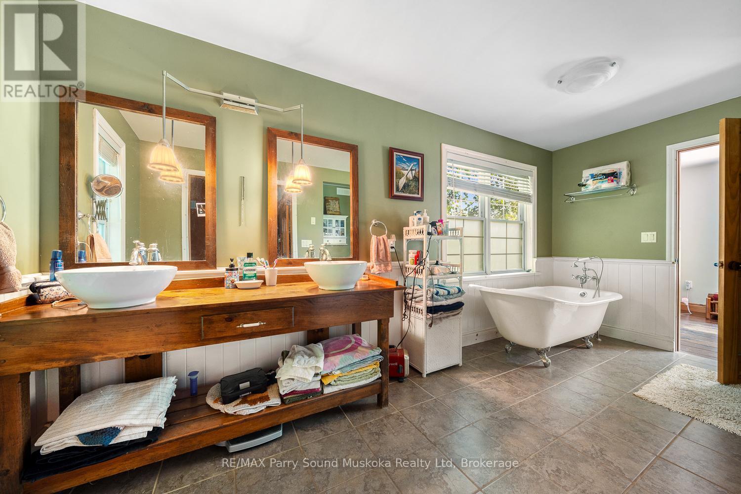 246 High Street, Georgian Bay (Freeman), ON - Indoor Photo Showing Bathroom