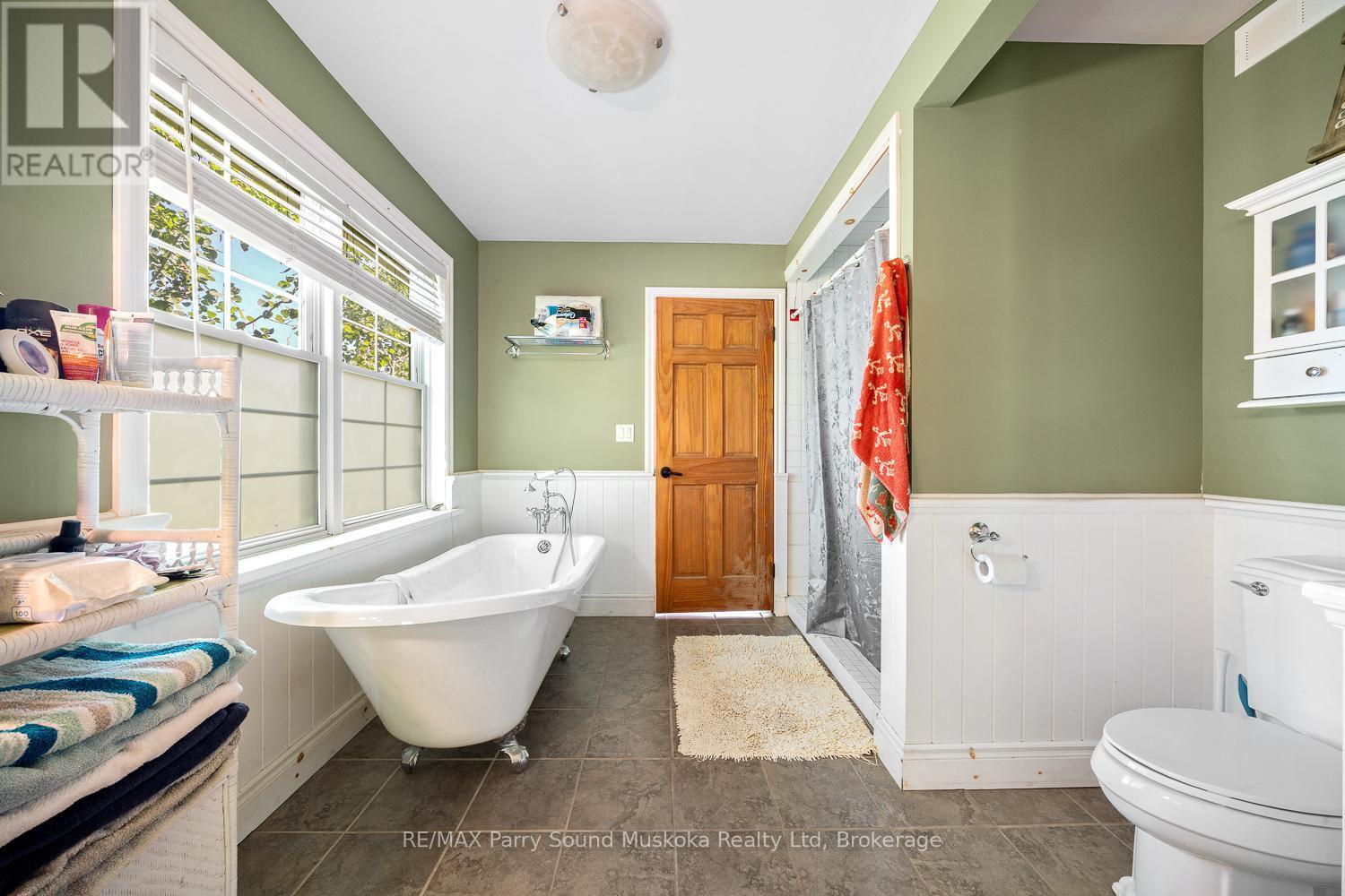 246 High Street, Georgian Bay (Freeman), ON - Indoor Photo Showing Bathroom