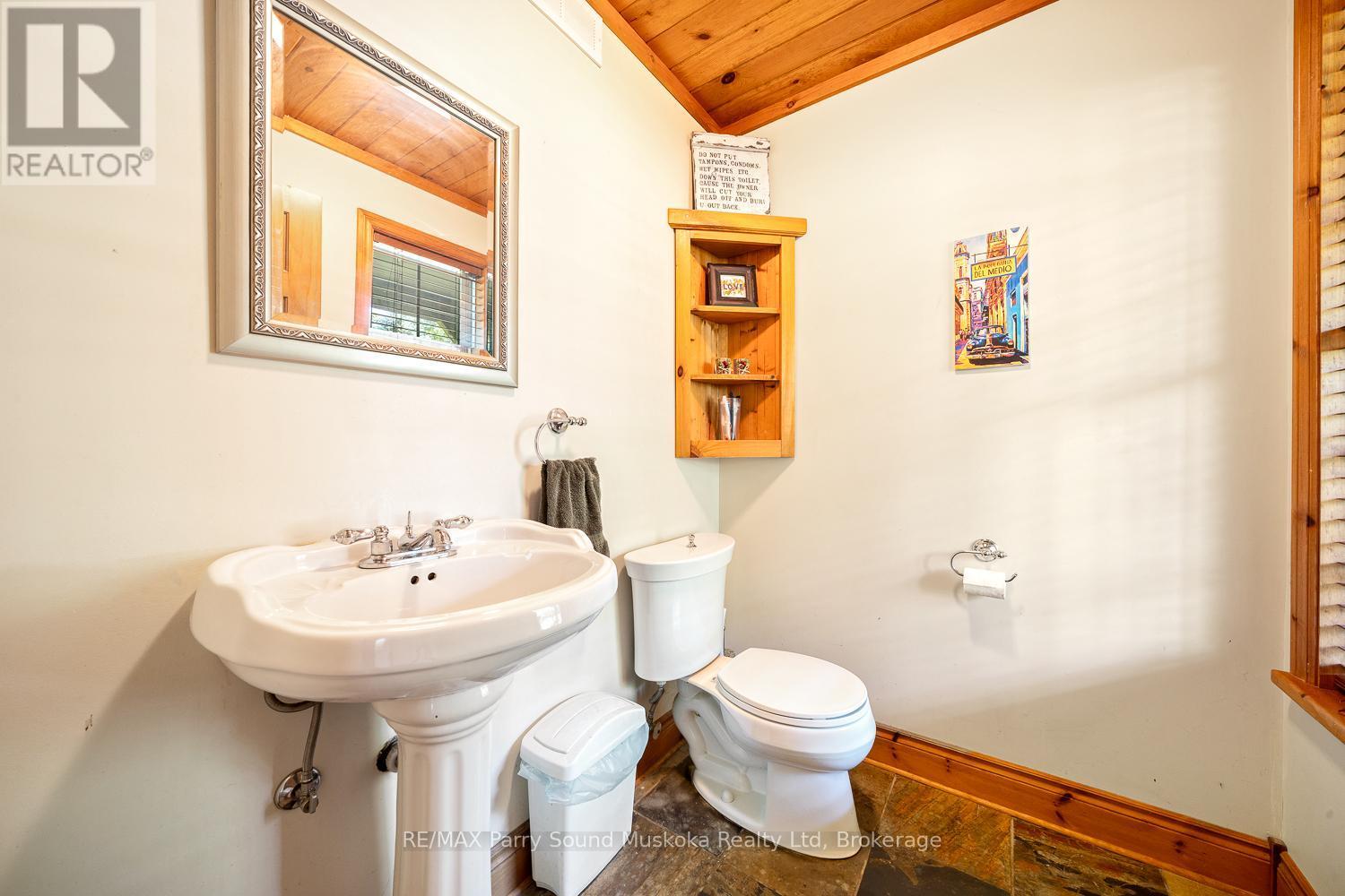 246 High Street, Georgian Bay (Freeman), ON - Indoor Photo Showing Bathroom
