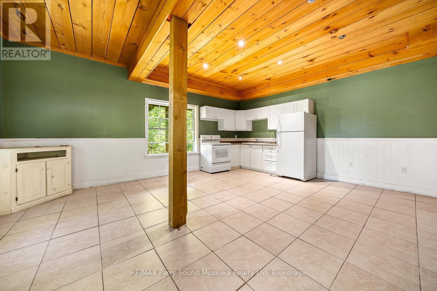 246 High Street, Georgian Bay (Freeman), ON - Indoor Photo Showing Kitchen