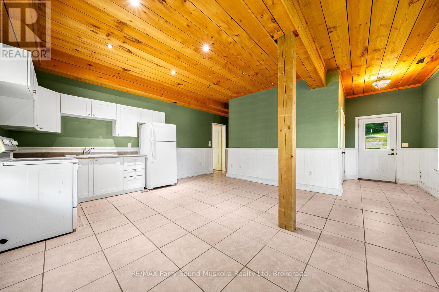 246 High Street, Georgian Bay (Freeman), ON - Indoor Photo Showing Kitchen