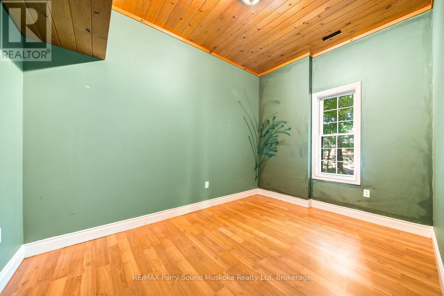 246 High Street, Georgian Bay (Freeman), ON - Indoor Photo Showing Other Room