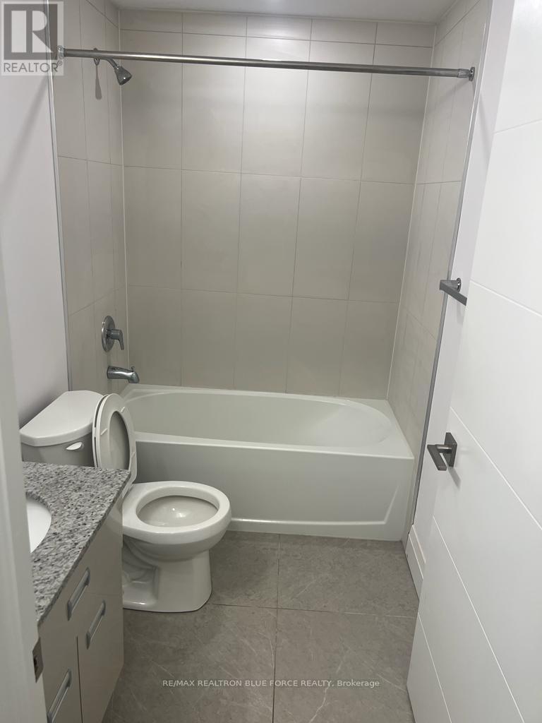 722 - 652 Princess Street, Kingston, ON - Indoor Photo Showing Bathroom