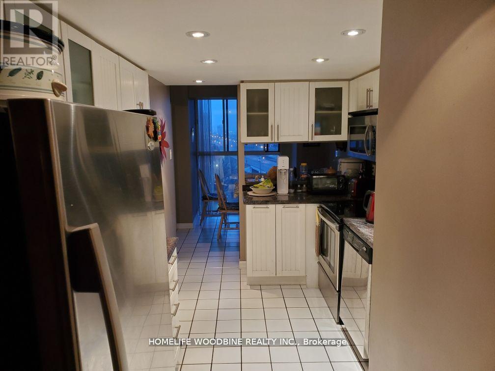 1002 - 600 Rexdale Boulevard, Toronto, ON - Indoor Photo Showing Kitchen