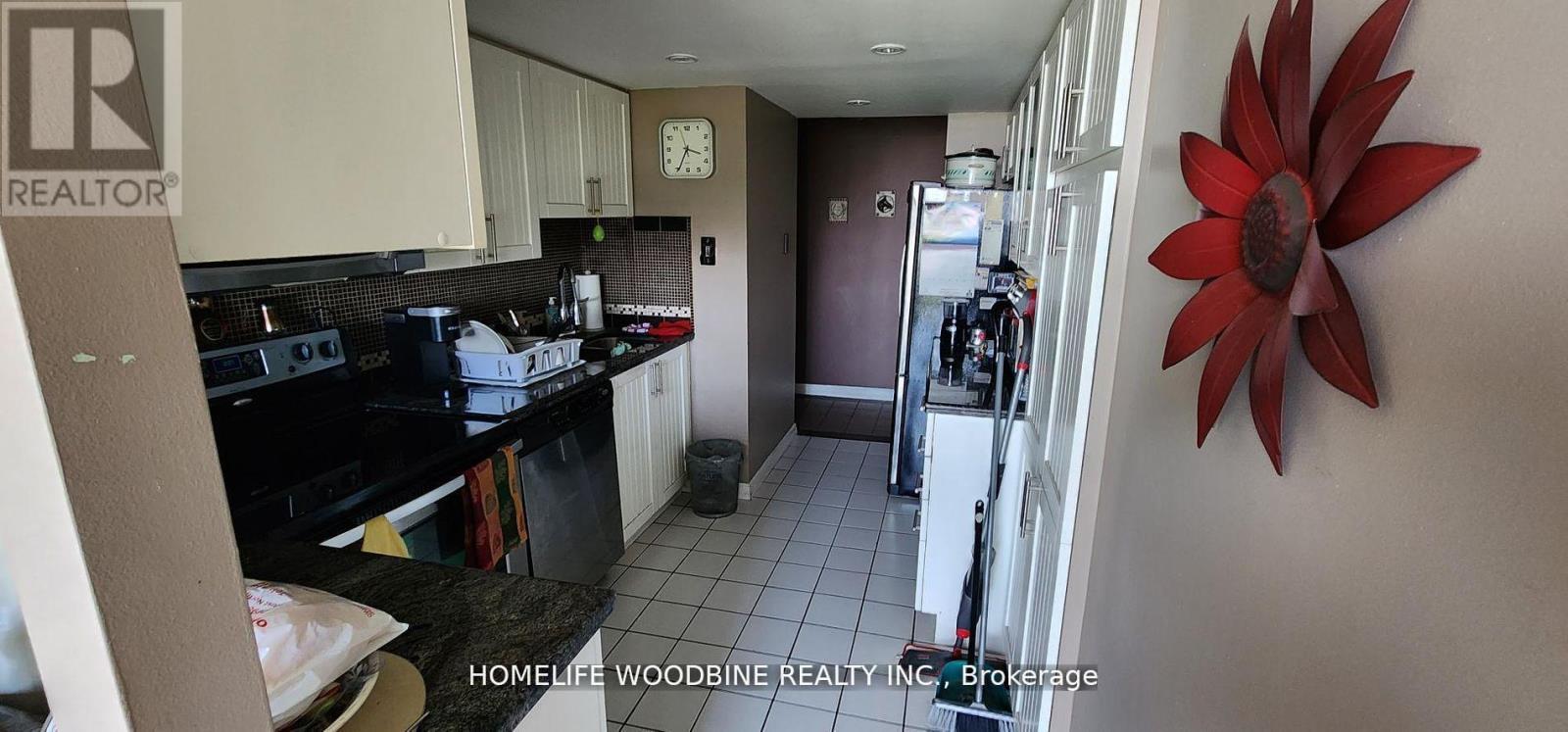 1002 - 600 Rexdale Boulevard, Toronto, ON - Indoor Photo Showing Kitchen
