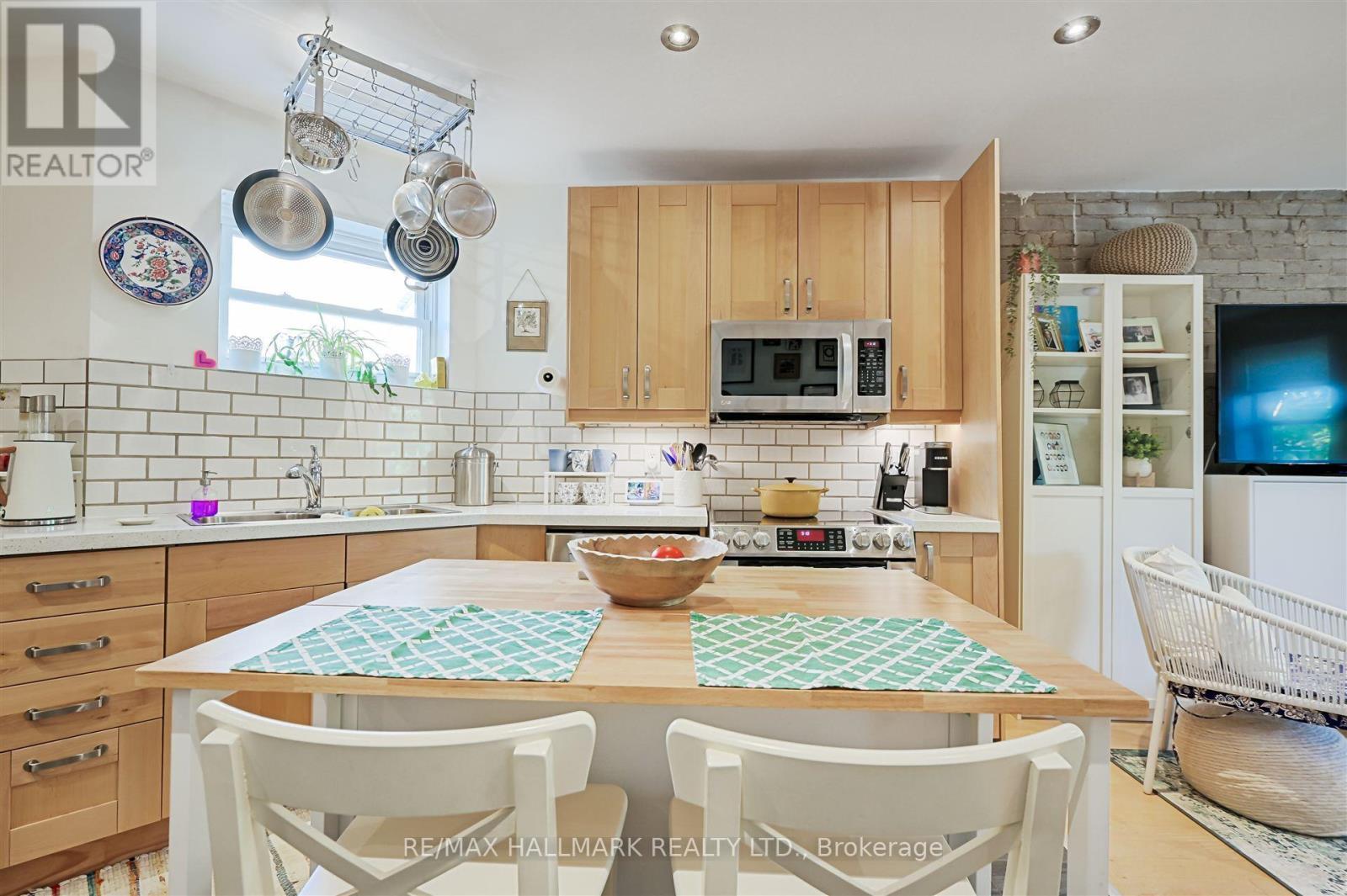 1926 Gerrard Street E, Toronto, ON