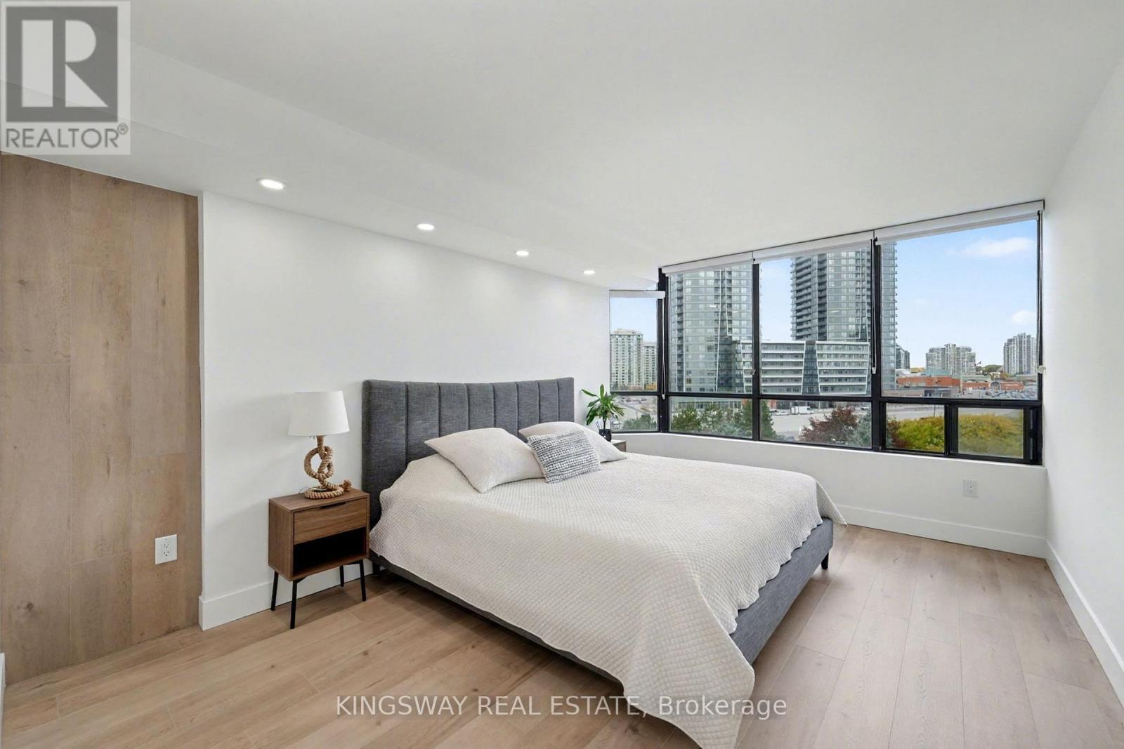 712 - 7420 Bathurst Street, Vaughan, ON - Indoor Photo Showing Bedroom