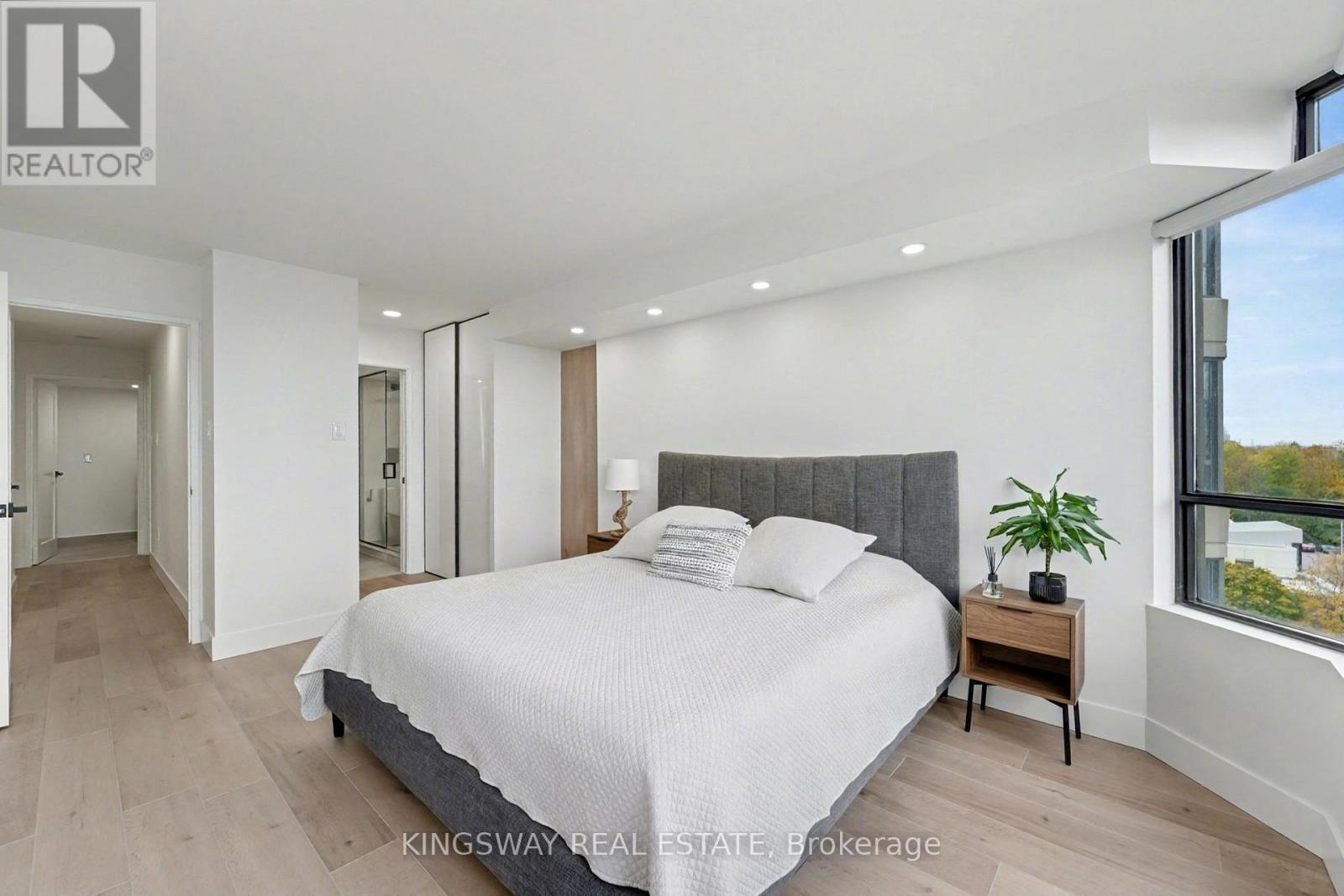 712 - 7420 Bathurst Street, Vaughan, ON - Indoor Photo Showing Bedroom