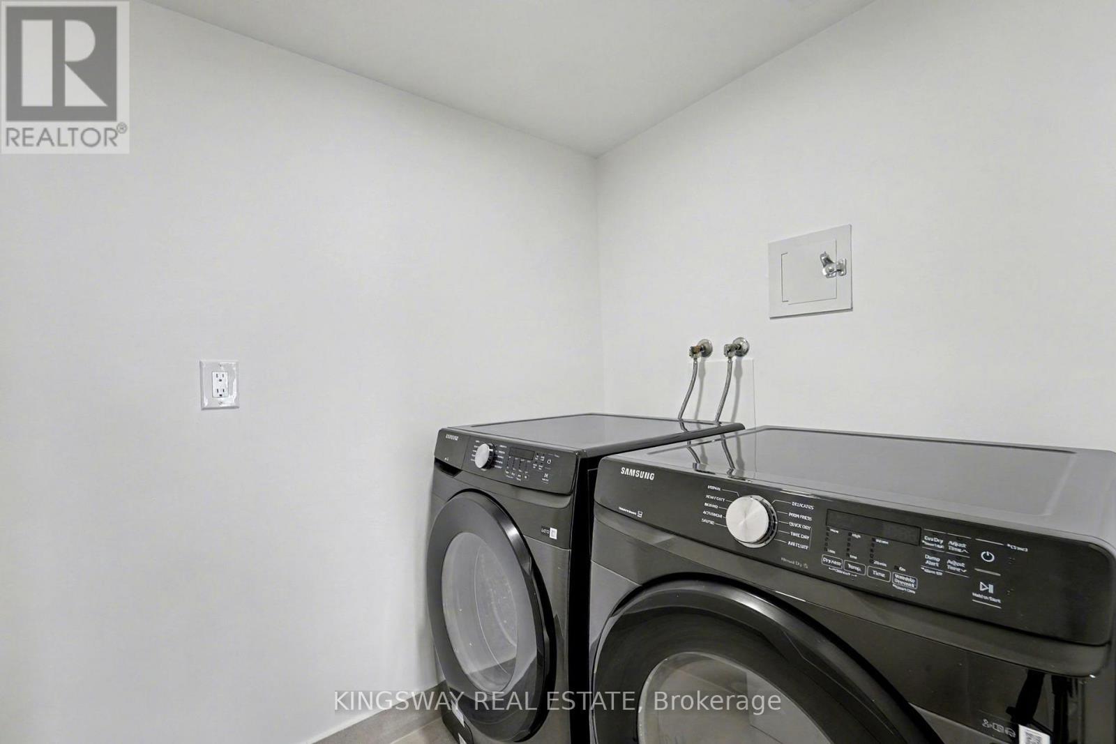 712 - 7420 Bathurst Street, Vaughan, ON - Indoor Photo Showing Laundry Room