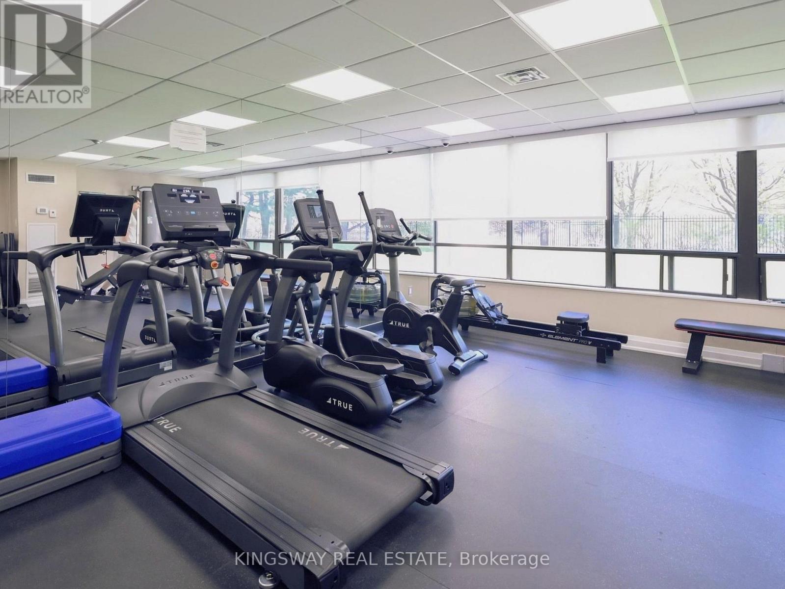 712 - 7420 Bathurst Street, Vaughan, ON - Indoor Photo Showing Gym Room