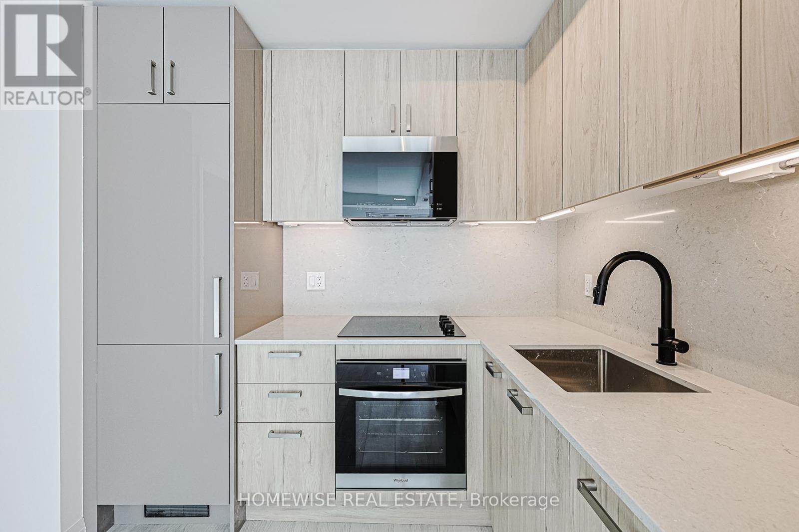 604 - 280 Dundas Street W, Toronto, ON - Indoor Photo Showing Kitchen
