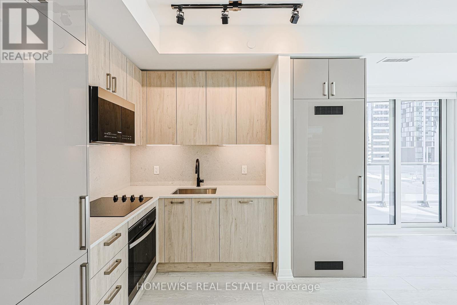 604 - 280 Dundas Street W, Toronto, ON - Indoor Photo Showing Kitchen