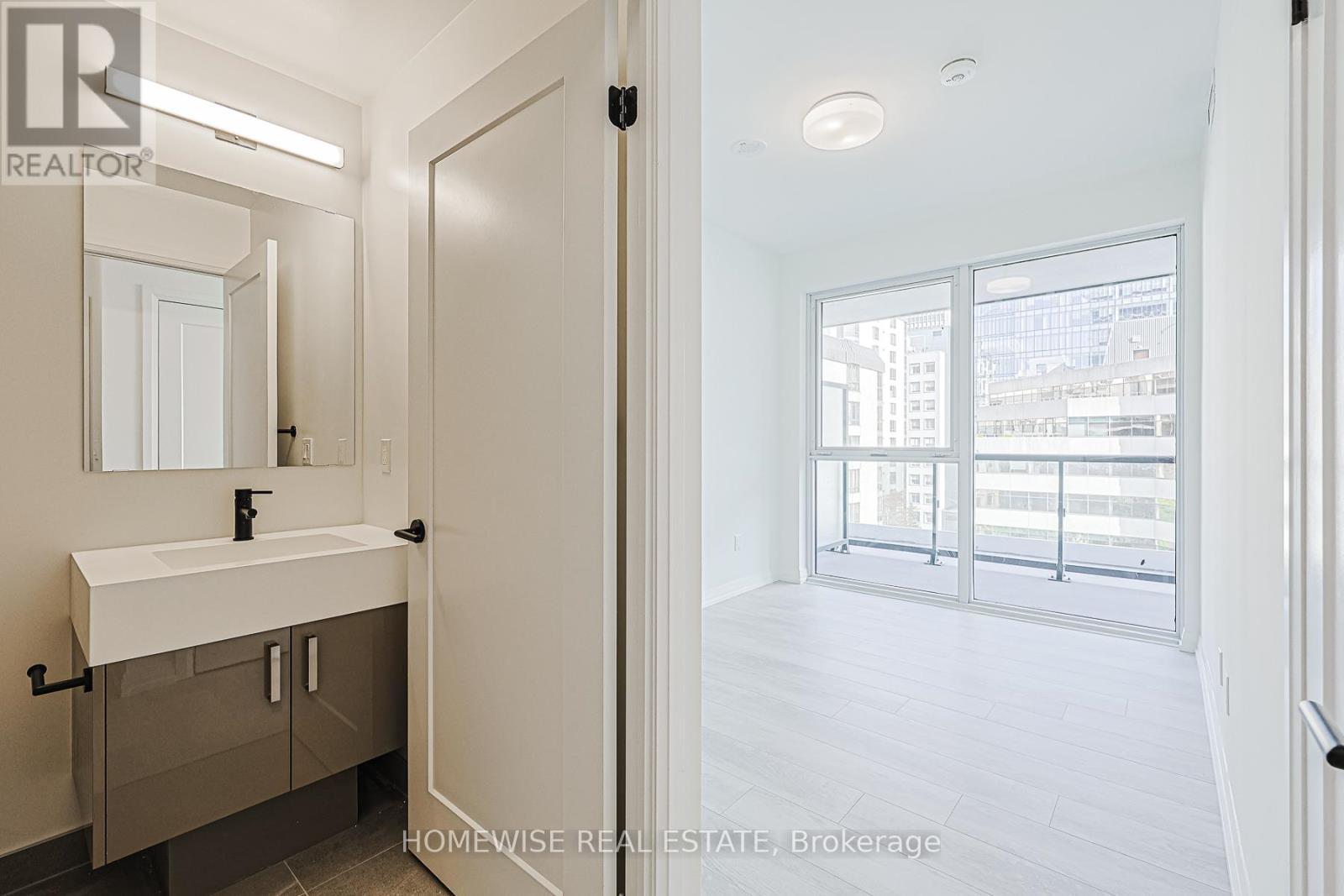 604 - 280 Dundas Street W, Toronto, ON - Indoor Photo Showing Other Room