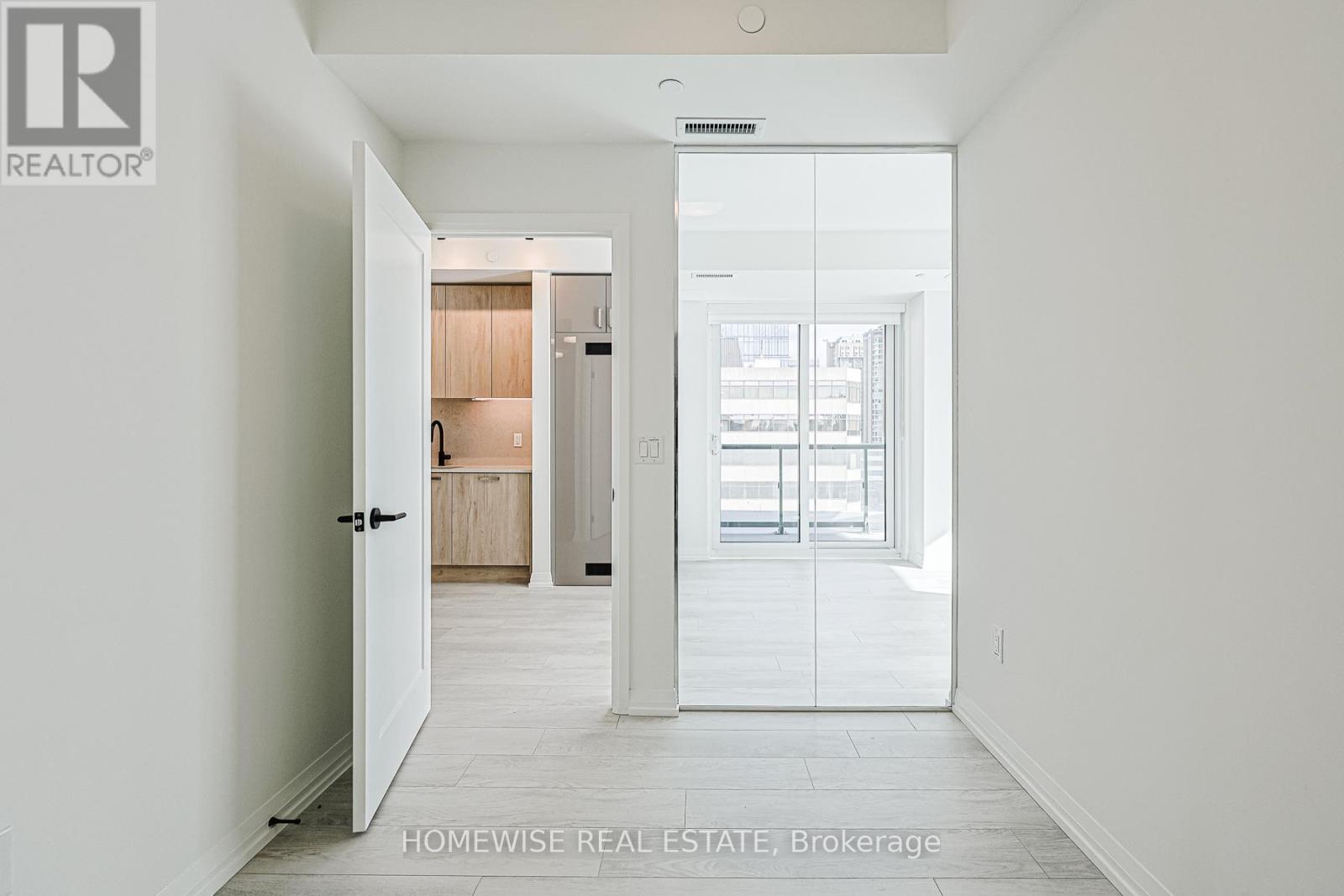 604 - 280 Dundas Street W, Toronto, ON - Indoor Photo Showing Other Room