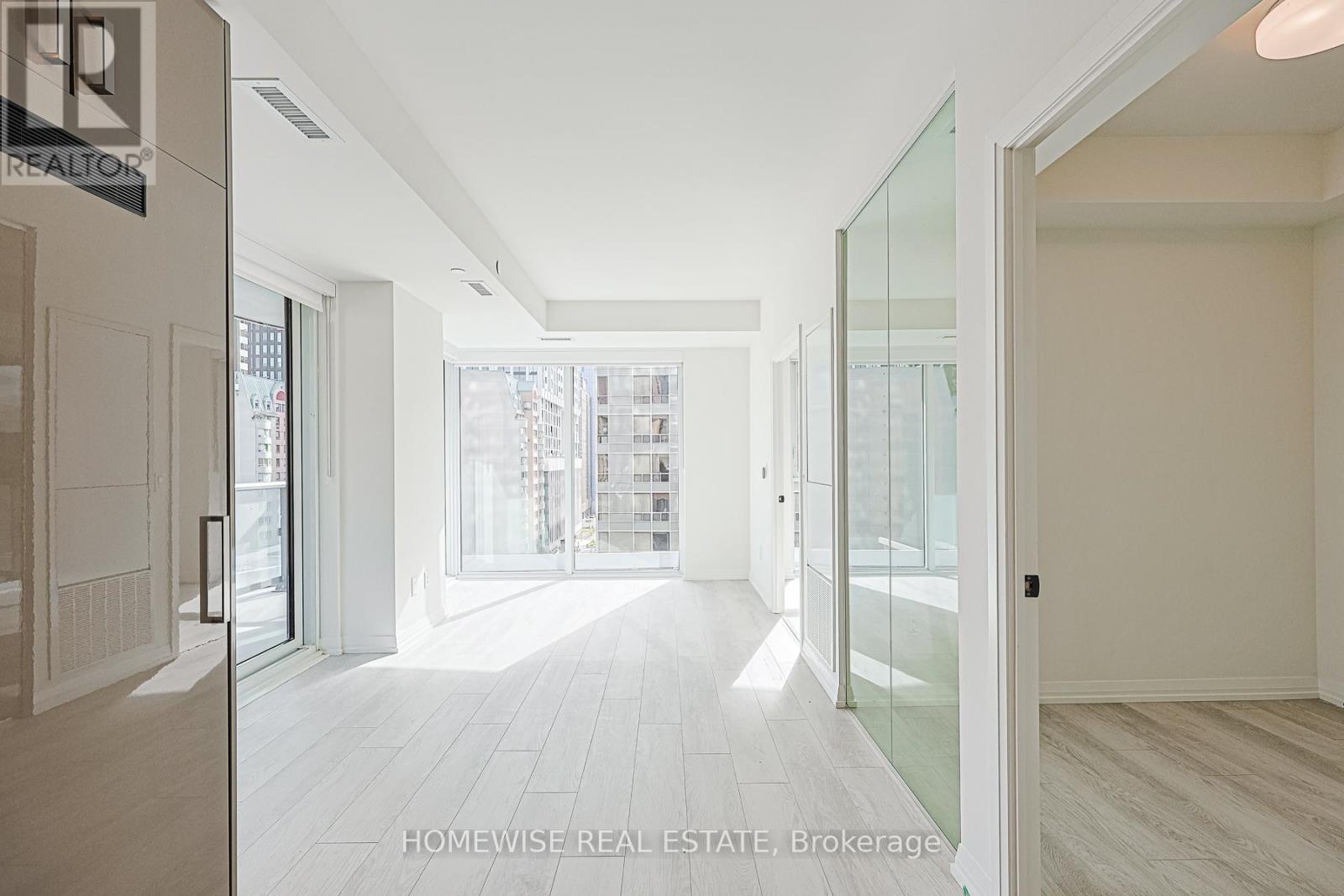 604 - 280 Dundas Street W, Toronto, ON - Indoor Photo Showing Other Room