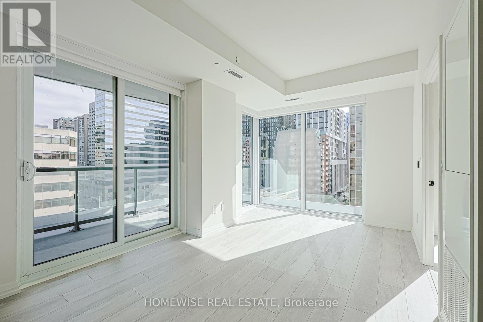 604 - 280 Dundas Street W, Toronto, ON - Indoor Photo Showing Other Room