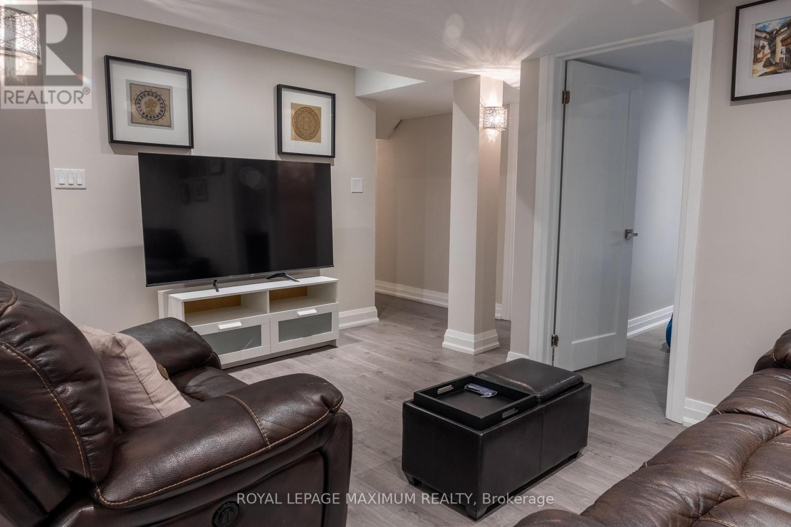 19 Corner Brook Crescent, Vaughan, ON - Indoor Photo Showing Living Room
