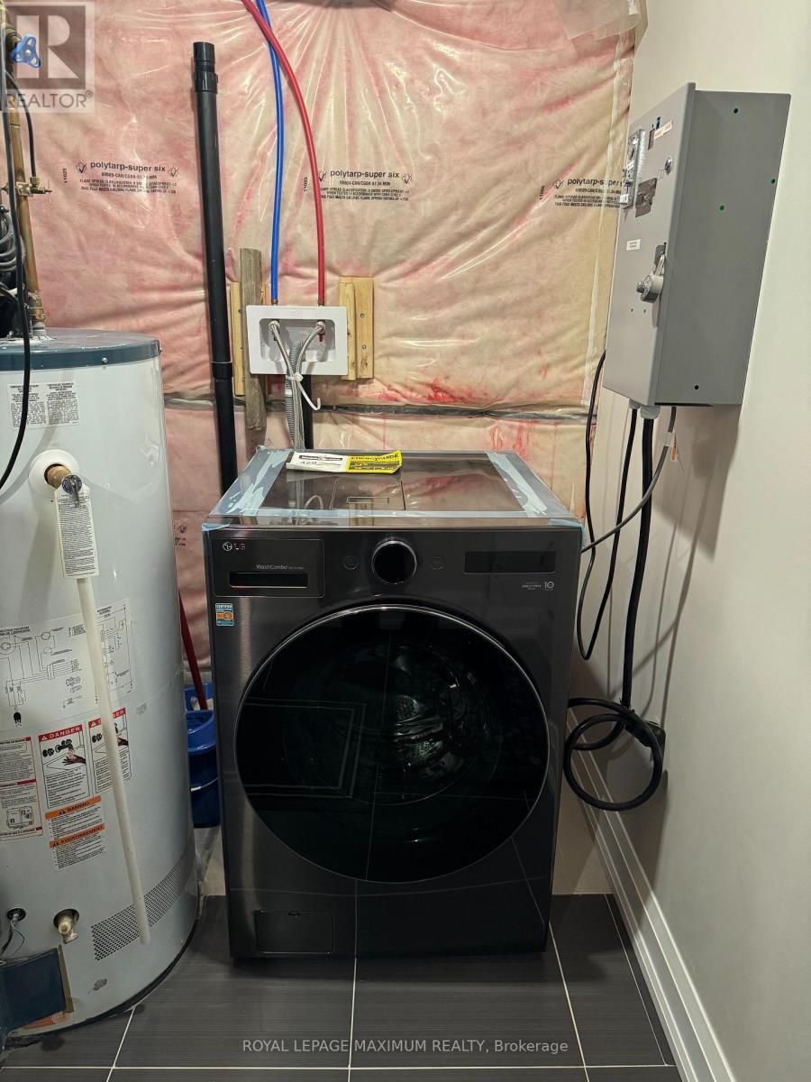 19 Corner Brook Crescent, Vaughan, ON - Indoor Photo Showing Laundry Room