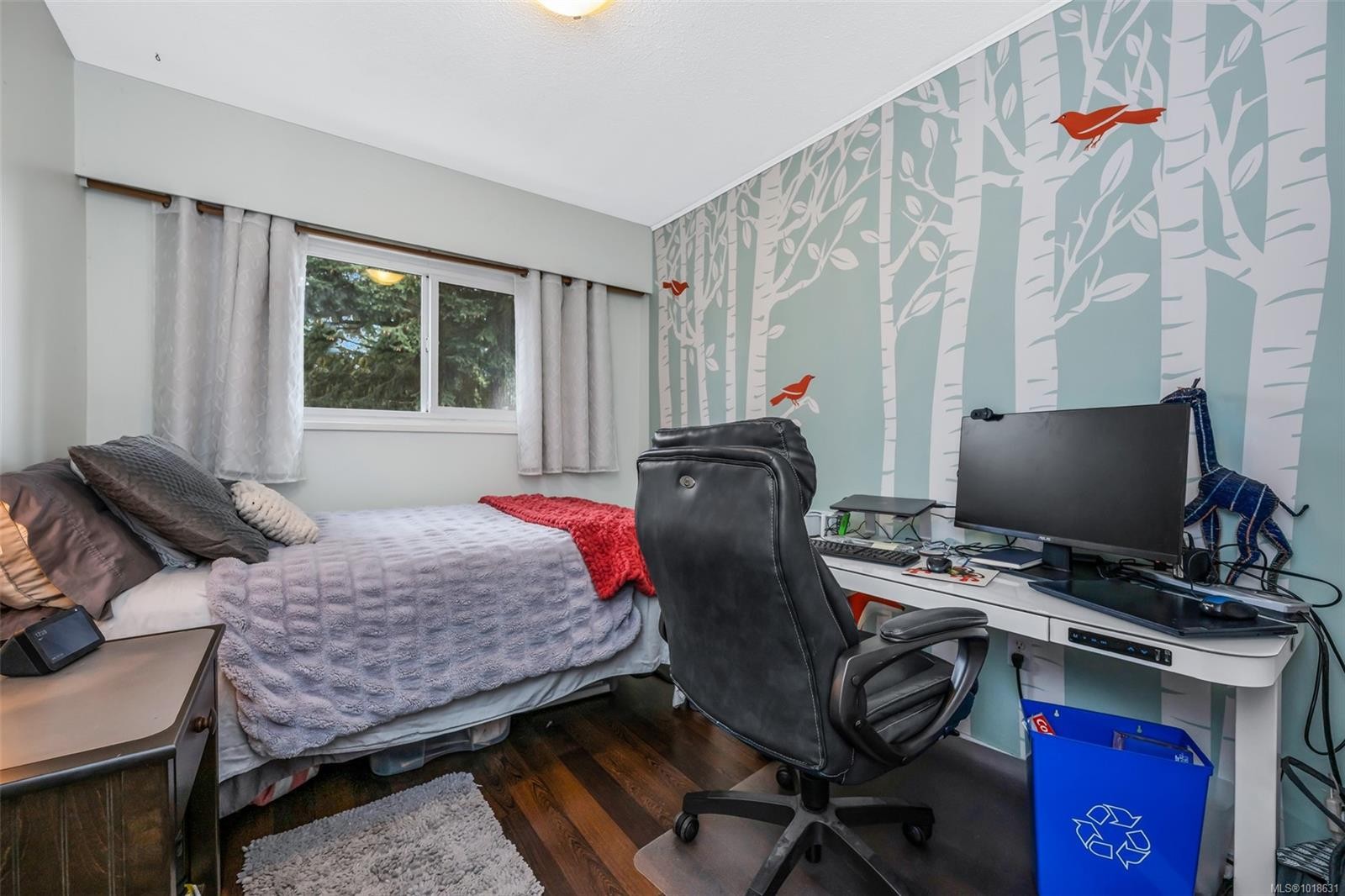 A-618 Kelly Rd, Colwood, BC - Indoor Photo Showing Office