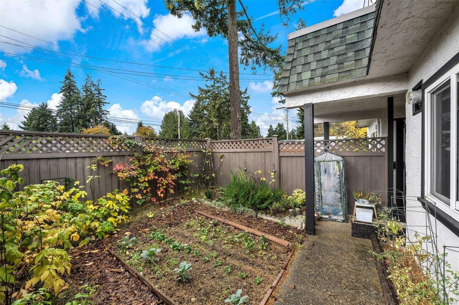 A-618 Kelly Rd, Colwood, BC - Outdoor