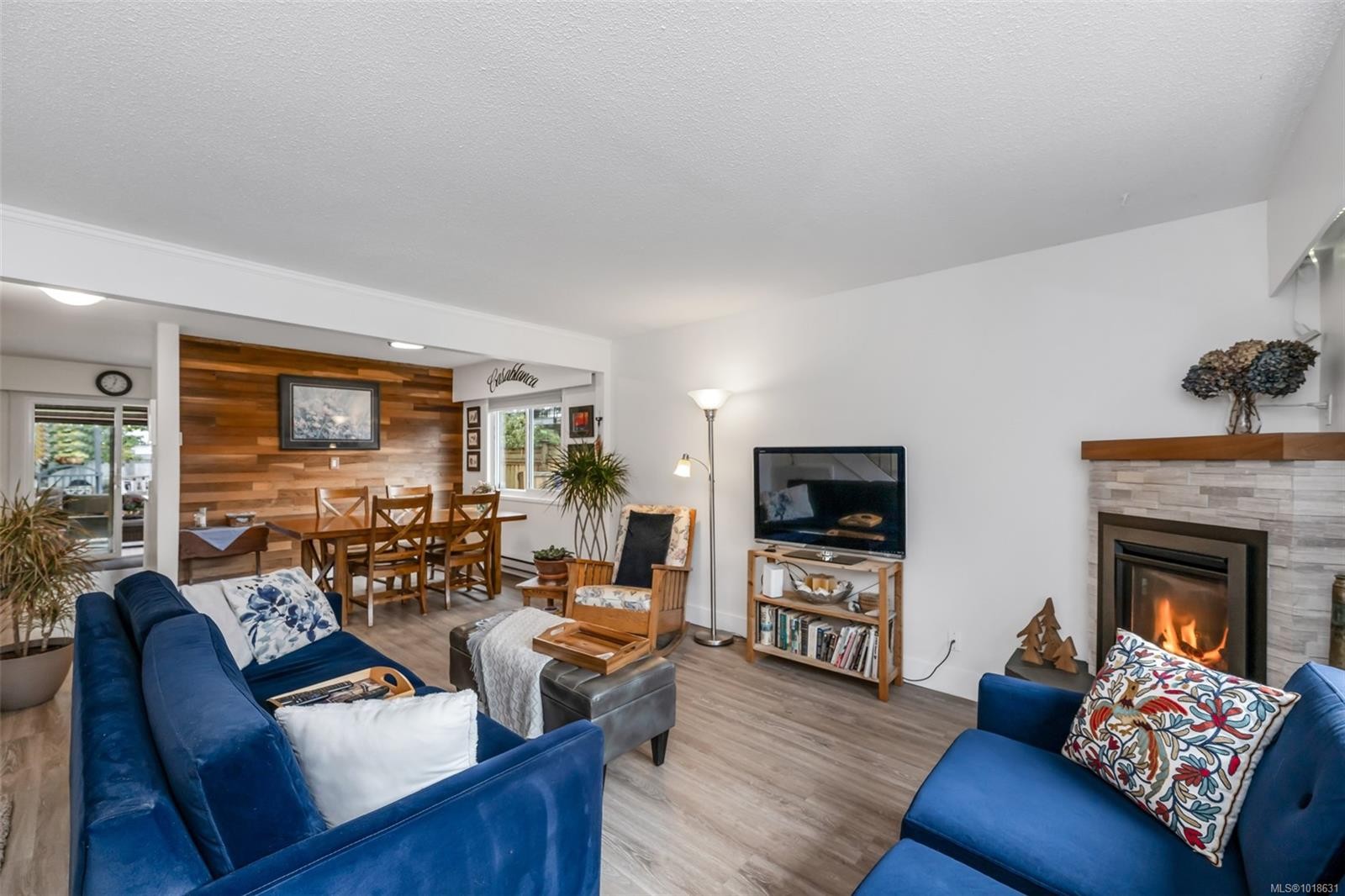 A-618 Kelly Rd, Colwood, BC - Indoor Photo Showing Living Room With Fireplace
