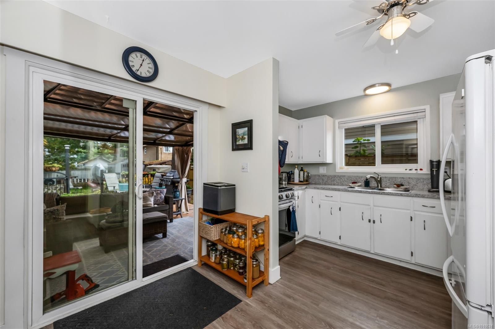 A-618 Kelly Rd, Colwood, BC - Indoor