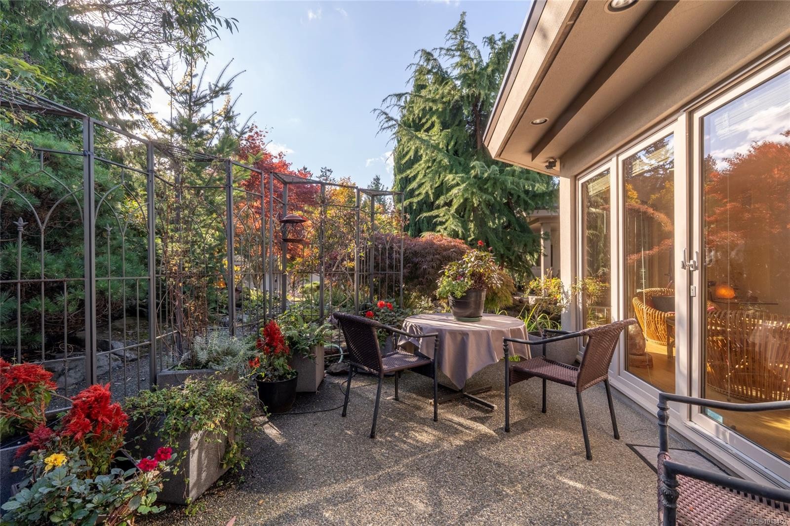 11406 Sycamore Dr, North Saanich, BC