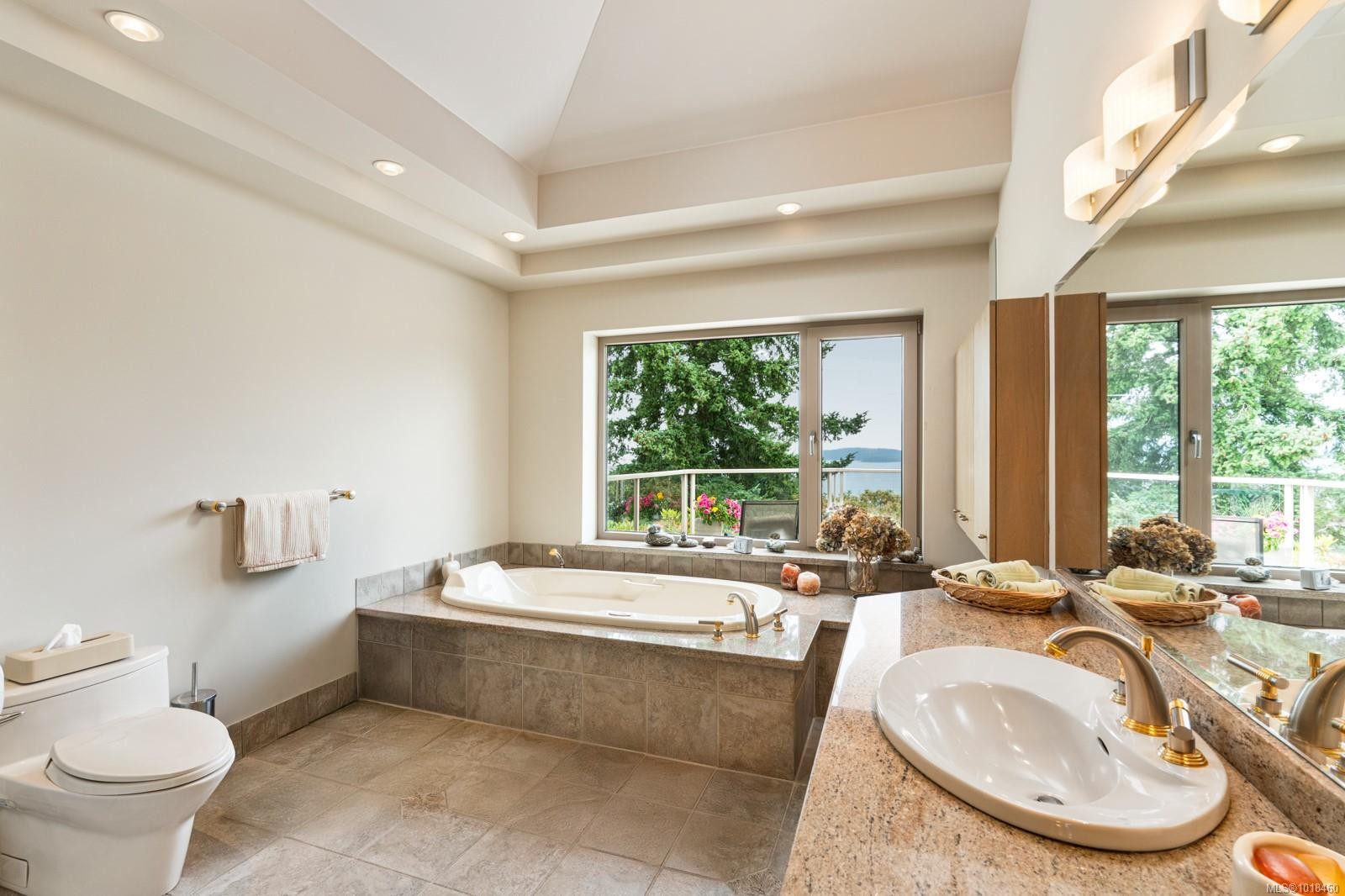 11406 Sycamore Dr, North Saanich, BC