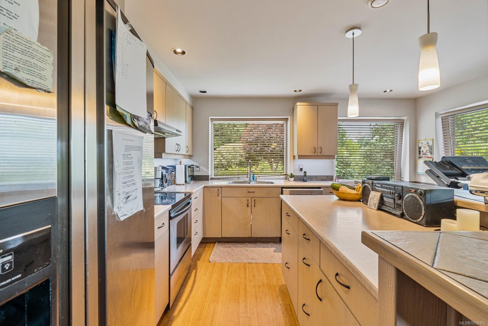 11406 Sycamore Dr, North Saanich, BC