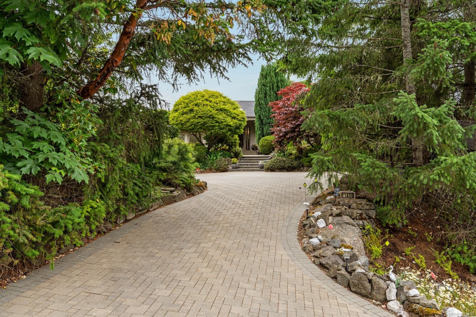 11406 Sycamore Dr, North Saanich, BC