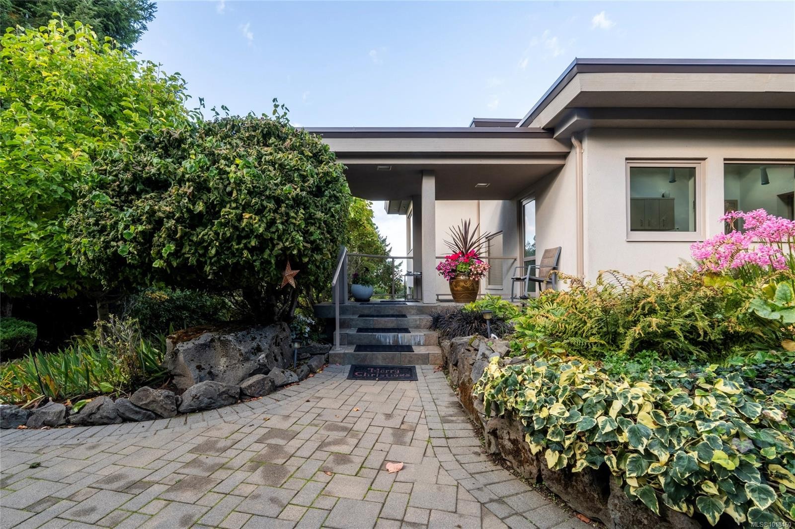 11406 Sycamore Dr, North Saanich, BC