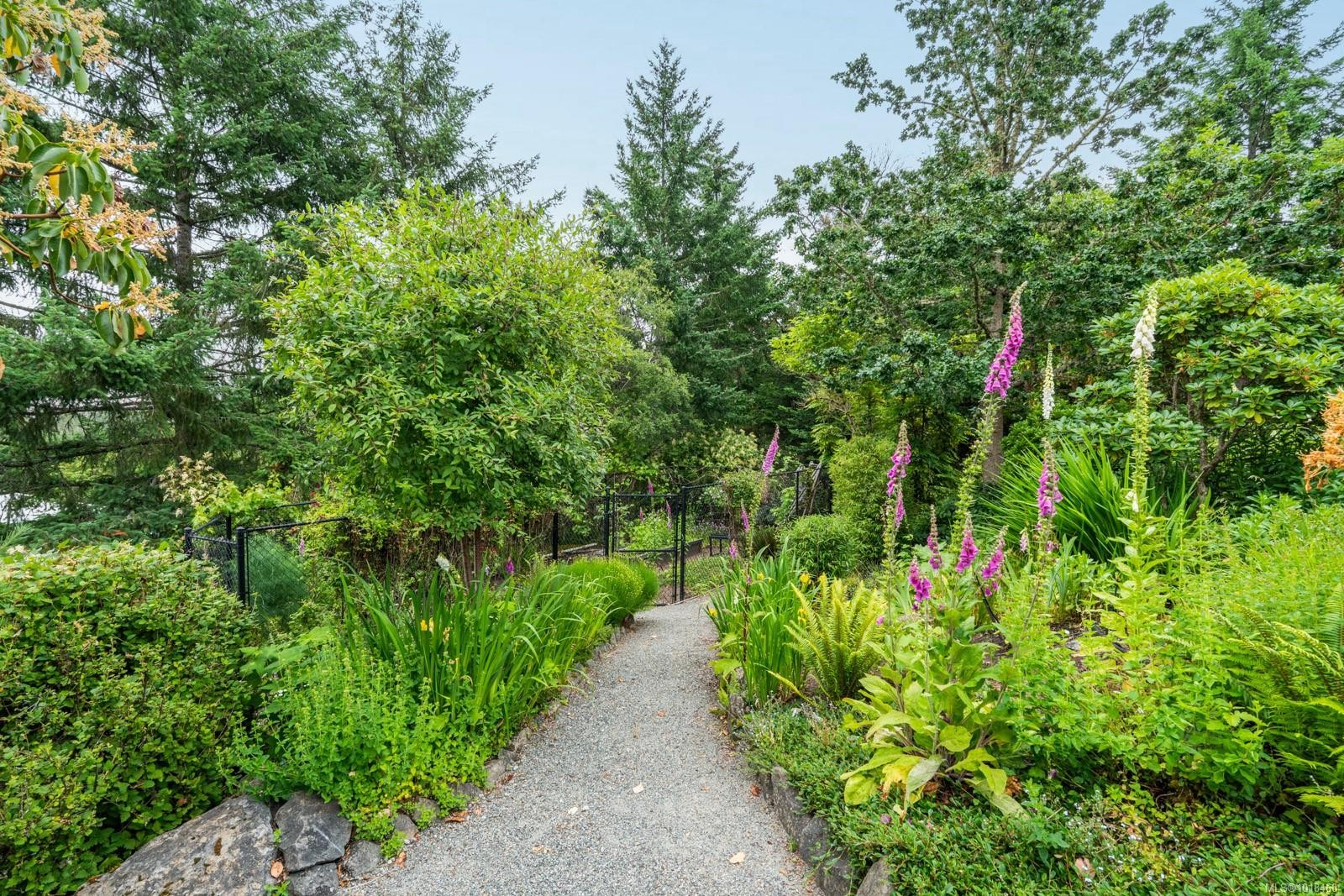 11406 Sycamore Dr, North Saanich, BC