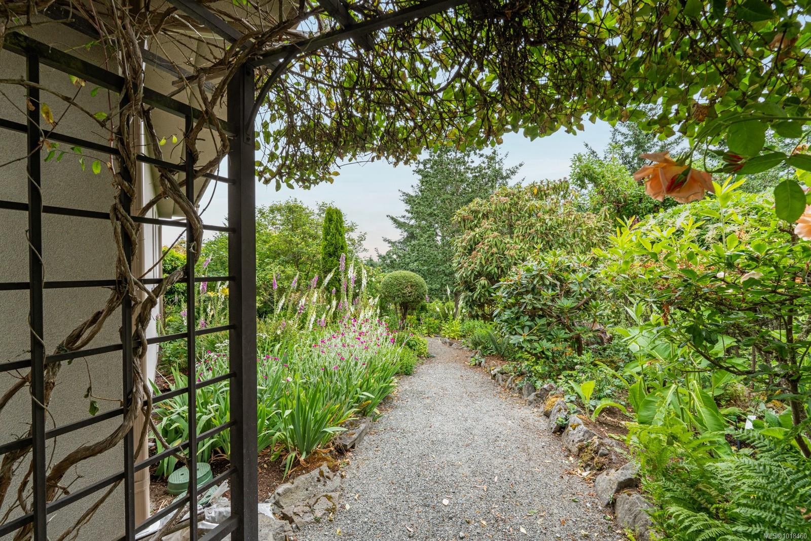 11406 Sycamore Dr, North Saanich, BC