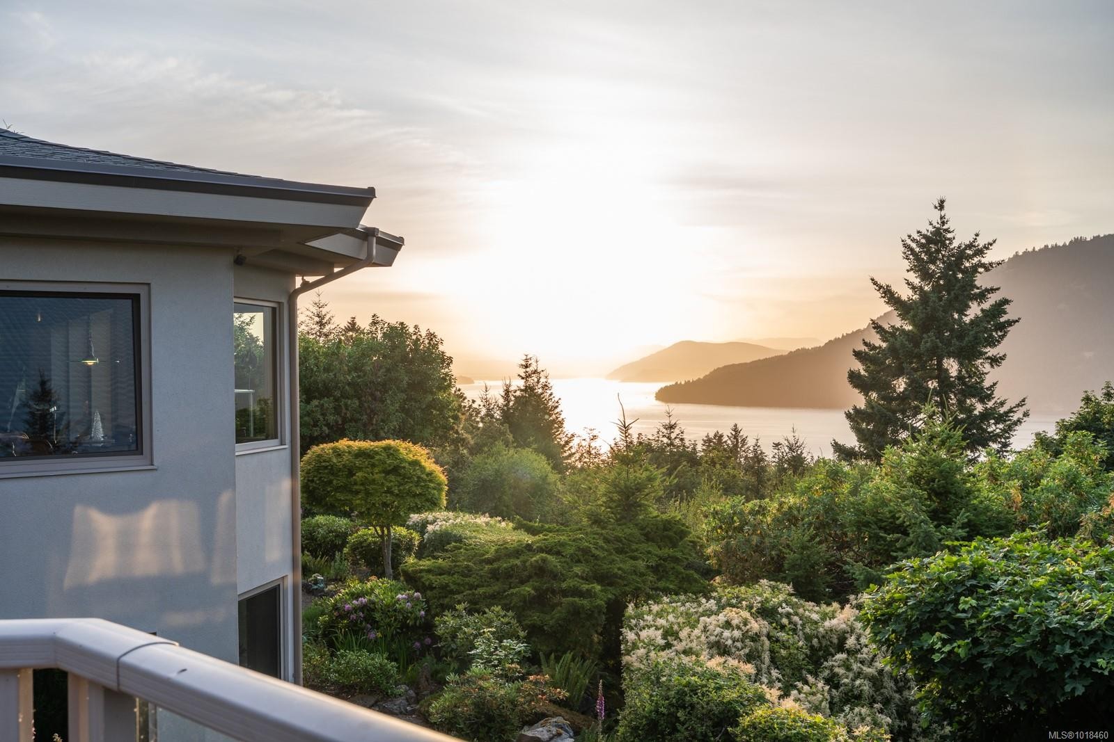 11406 Sycamore Dr, North Saanich, BC