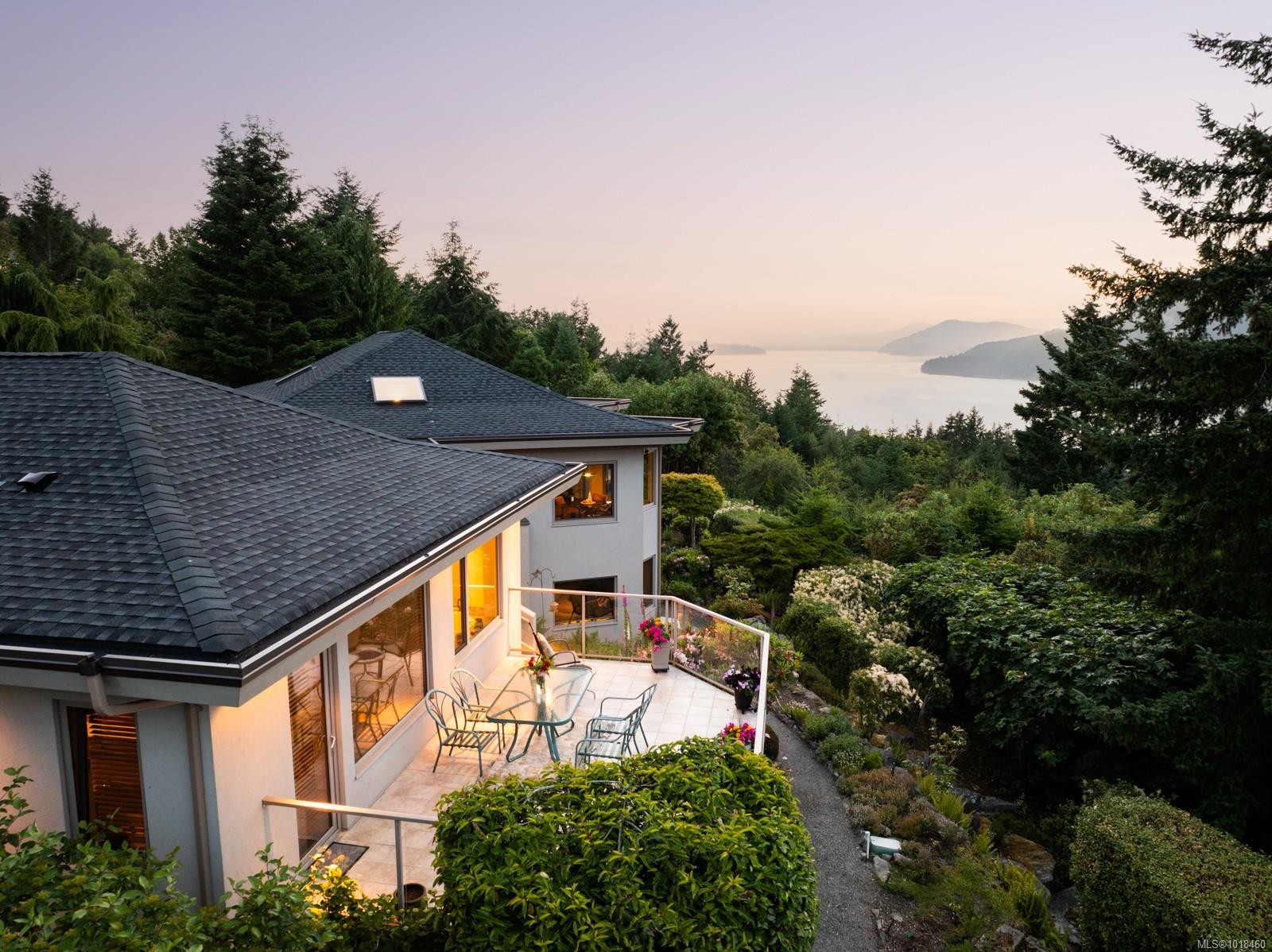 11406 Sycamore Dr, North Saanich, BC