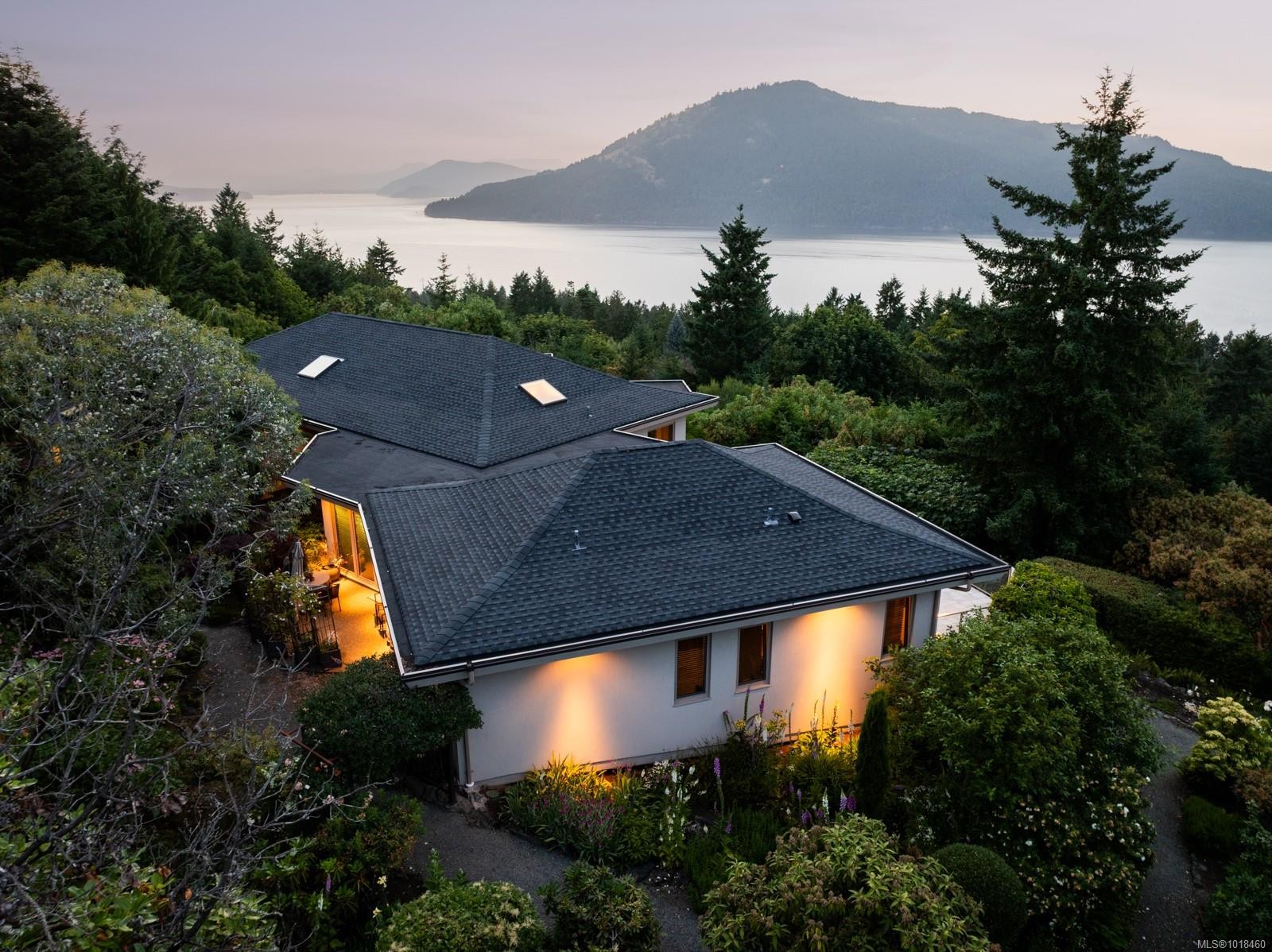 11406 Sycamore Dr, North Saanich, BC