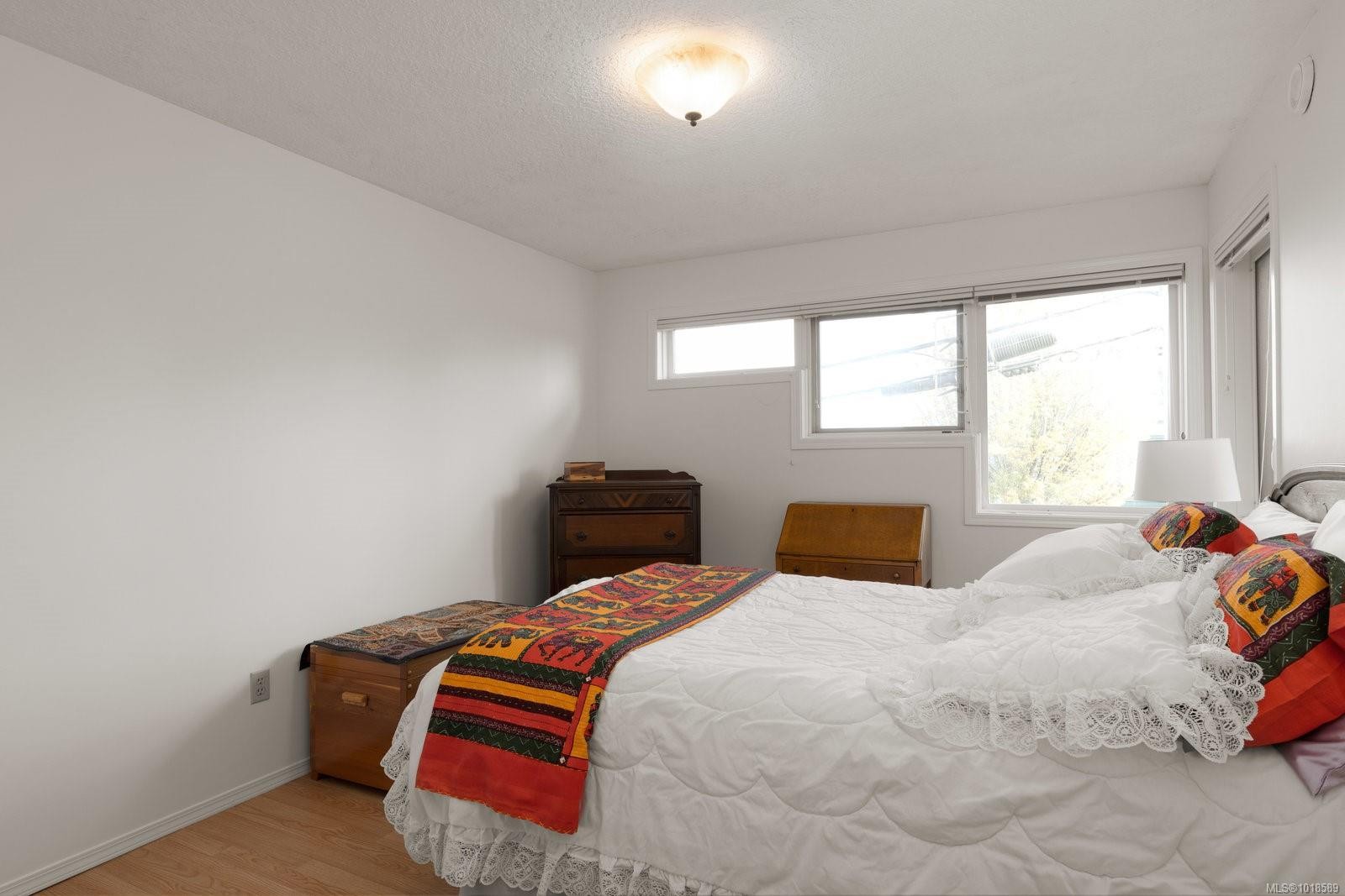204-2490 Bevan Ave, Sidney, BC - Indoor Photo Showing Bedroom