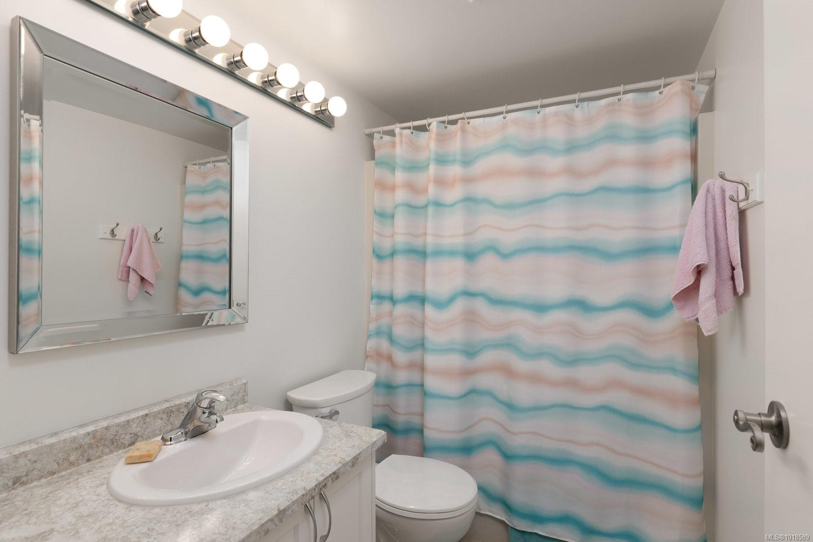 204-2490 Bevan Ave, Sidney, BC - Indoor Photo Showing Bathroom