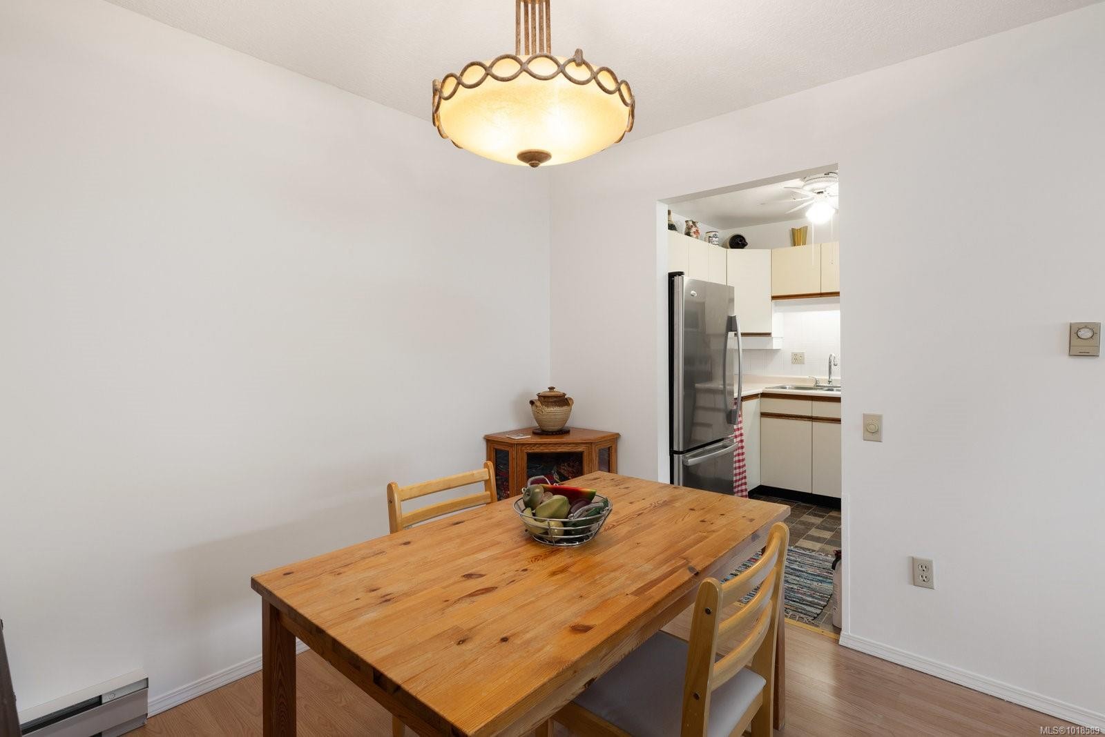 204-2490 Bevan Ave, Sidney, BC - Indoor Photo Showing Dining Room