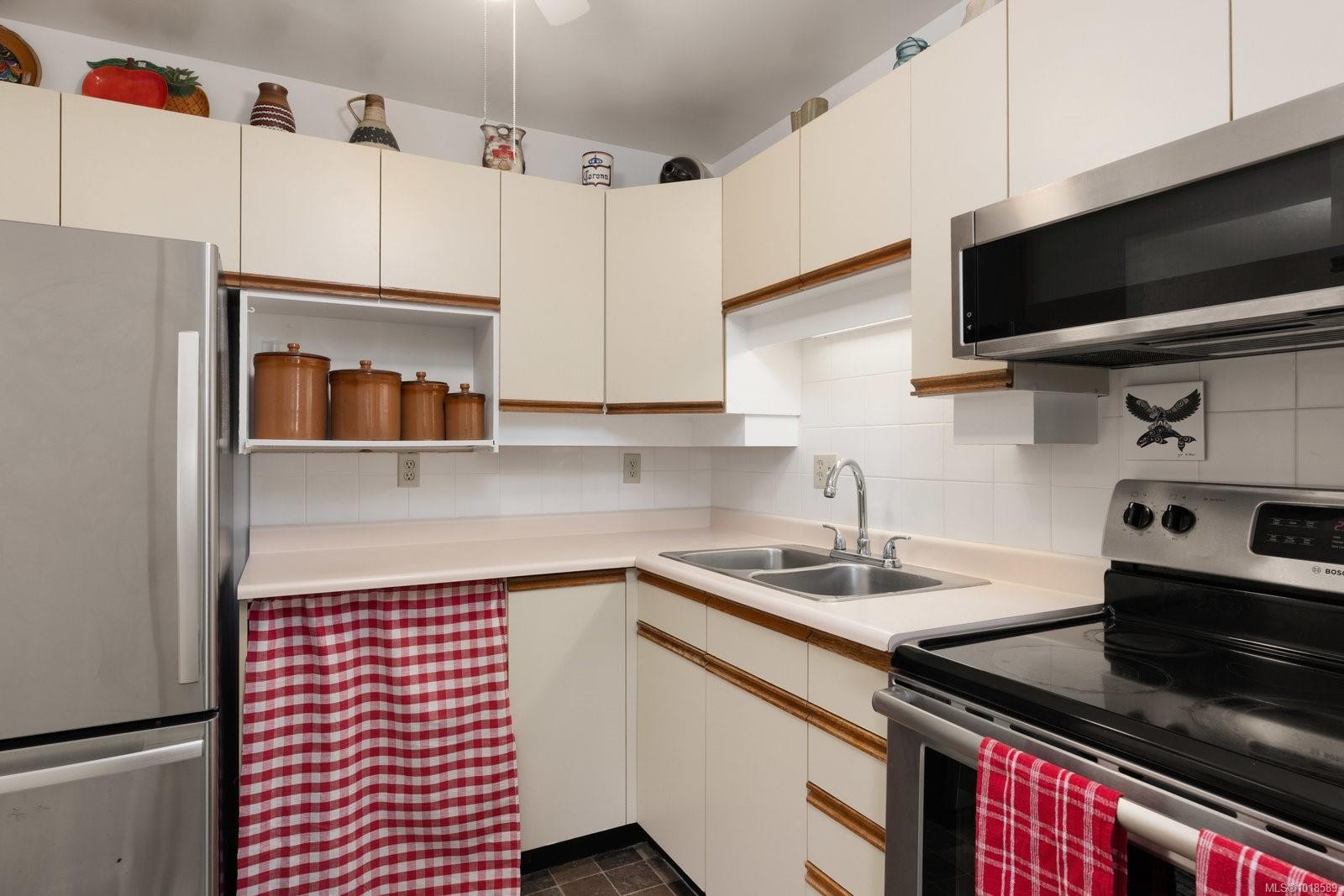 204-2490 Bevan Ave, Sidney, BC - Indoor Photo Showing Kitchen With Double Sink