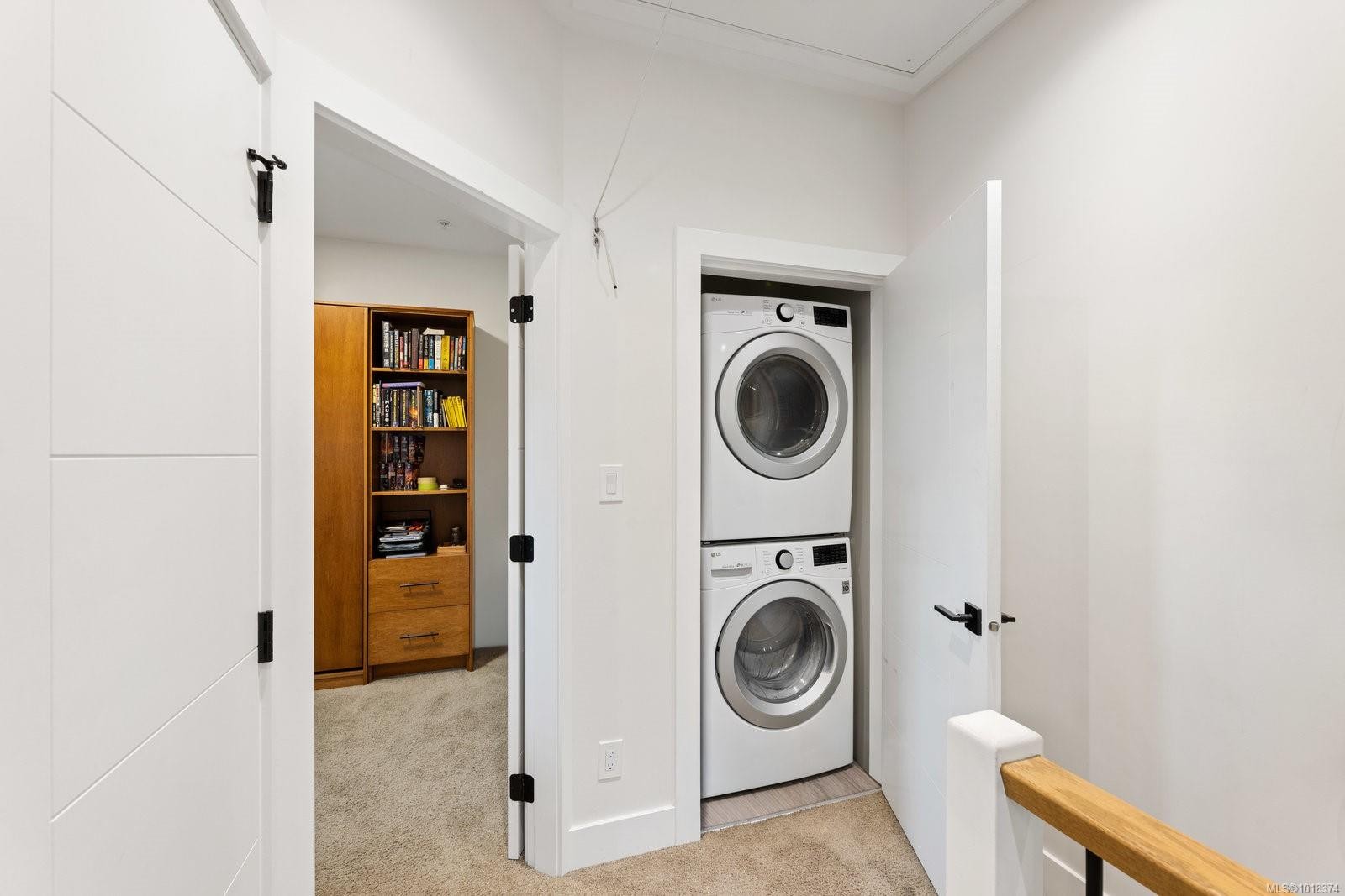 6-937 Colville Rd, Esquimalt, BC