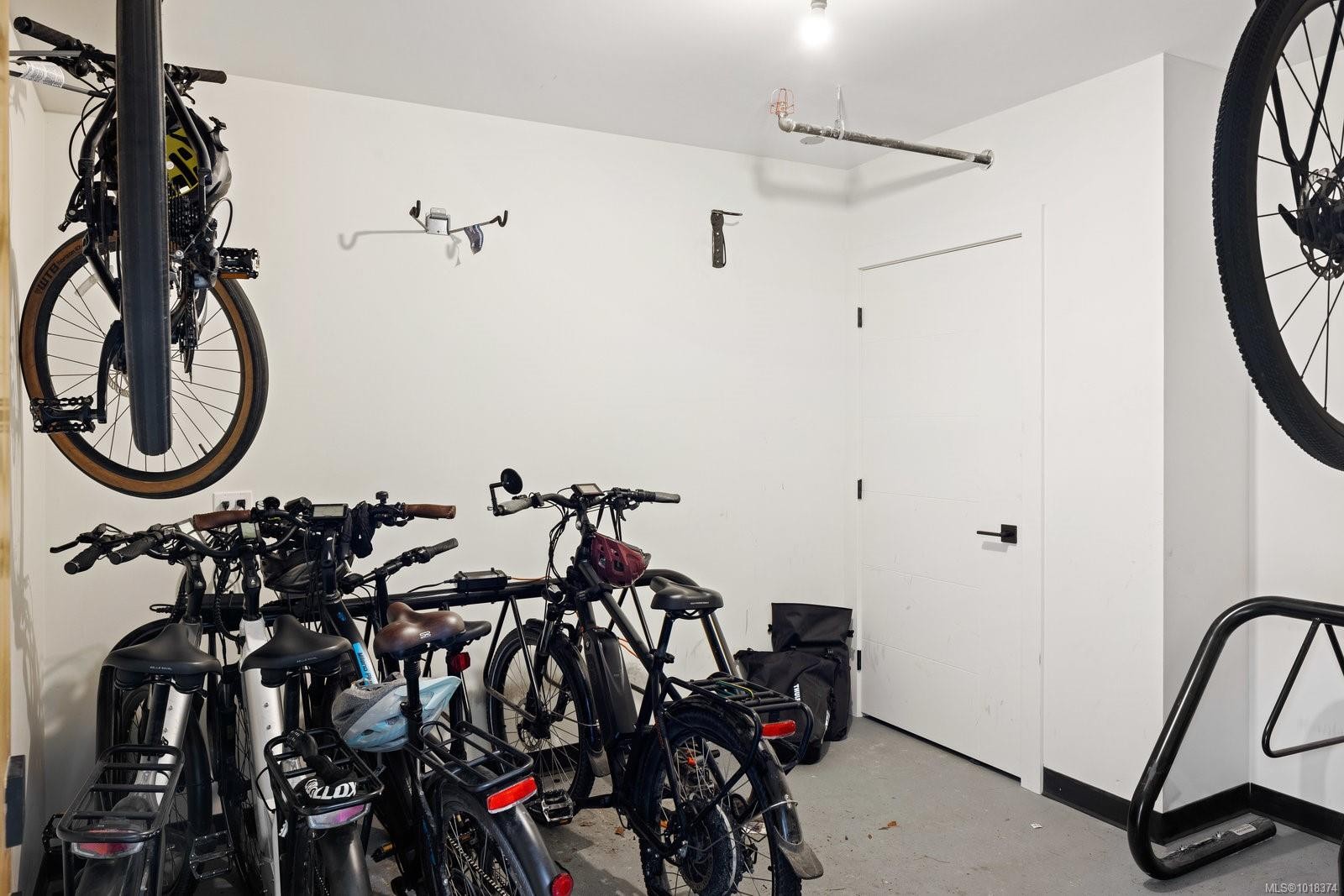 6-937 Colville Rd, Esquimalt, BC