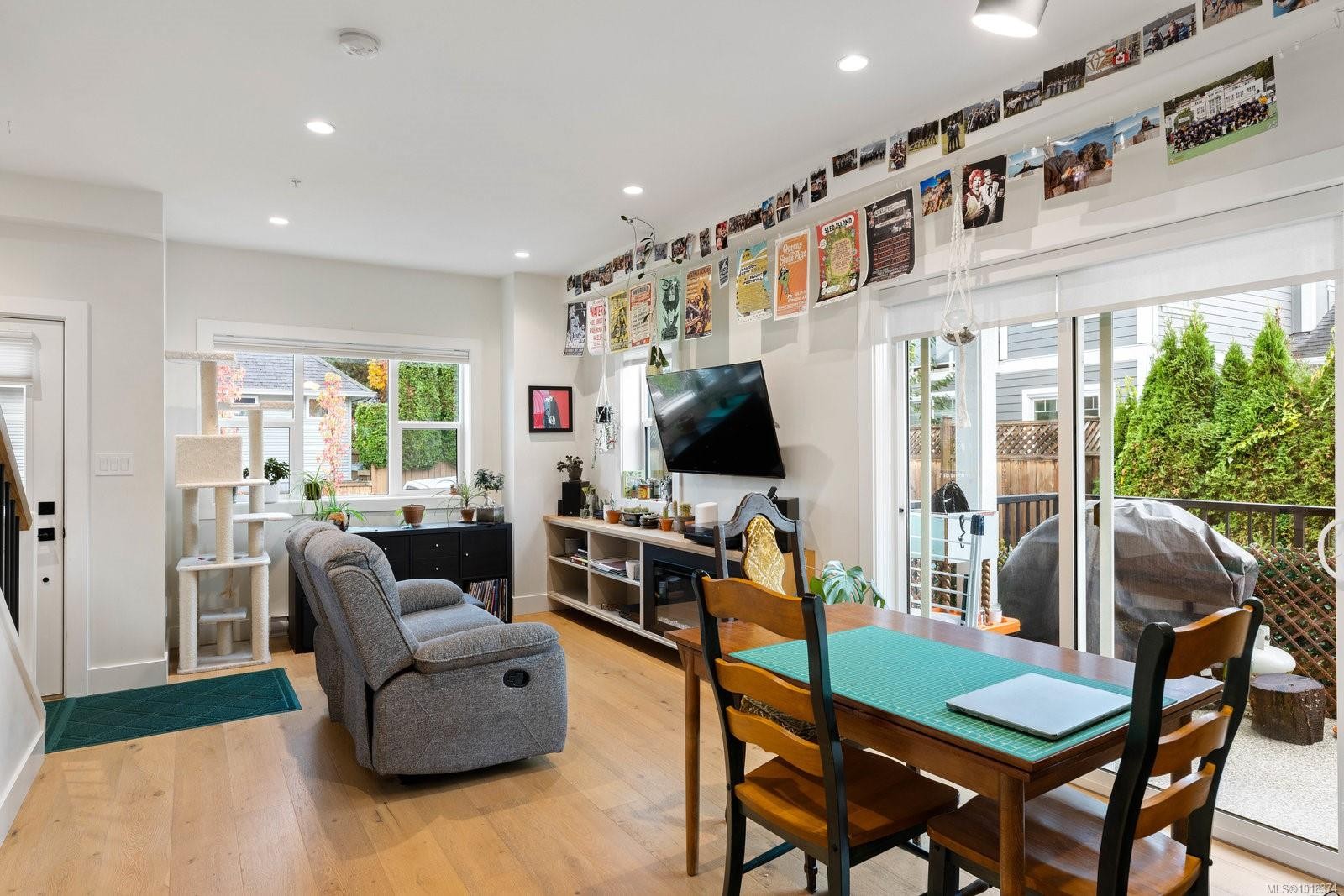 6-937 Colville Rd, Esquimalt, BC