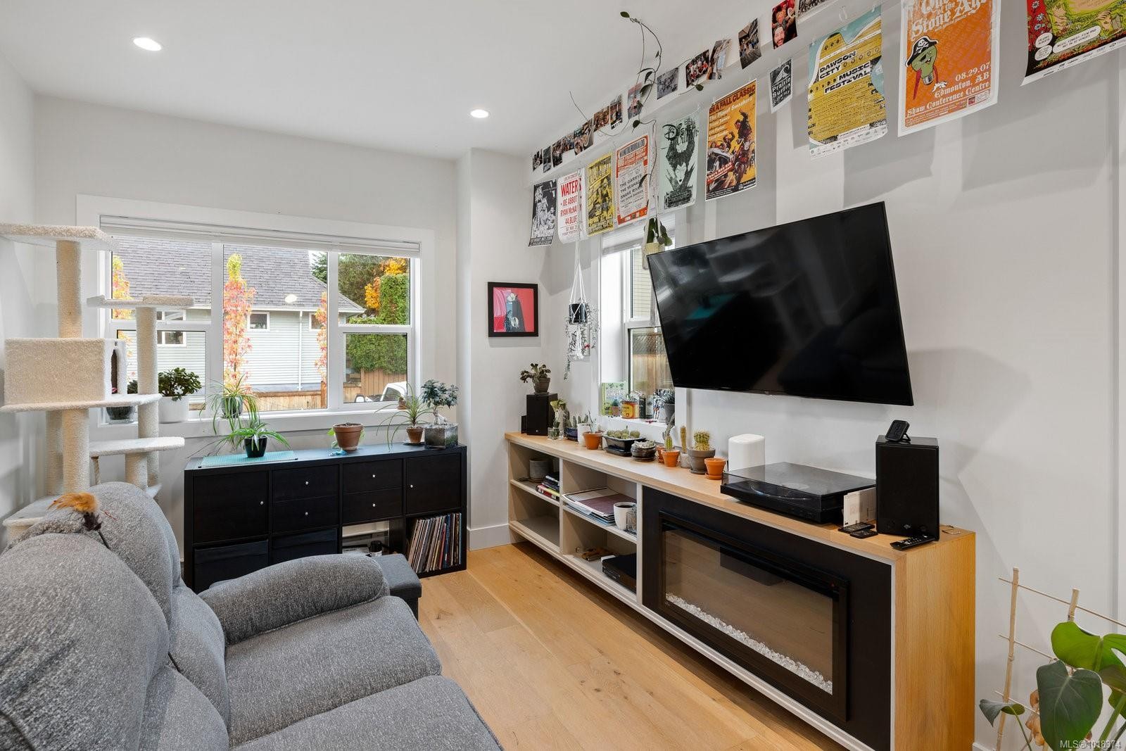 6-937 Colville Rd, Esquimalt, BC